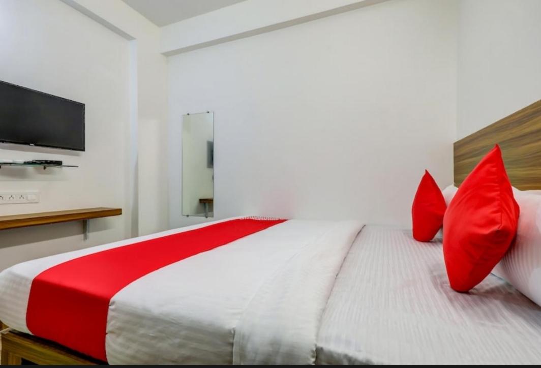Deluxe Room (2 Adults + 1 Child)