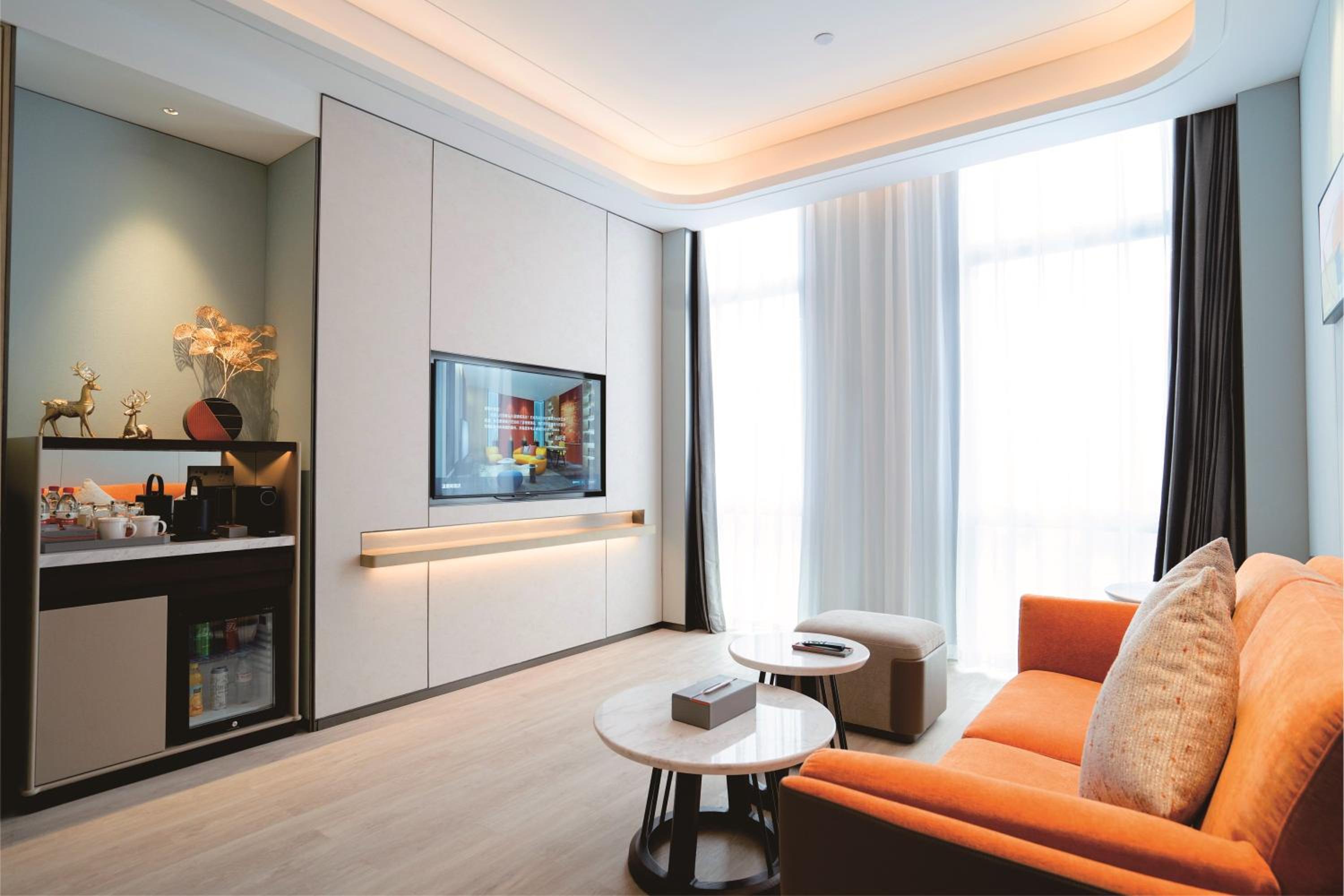 Premier Deluxe King Room, Non-Smoking - Photo 1