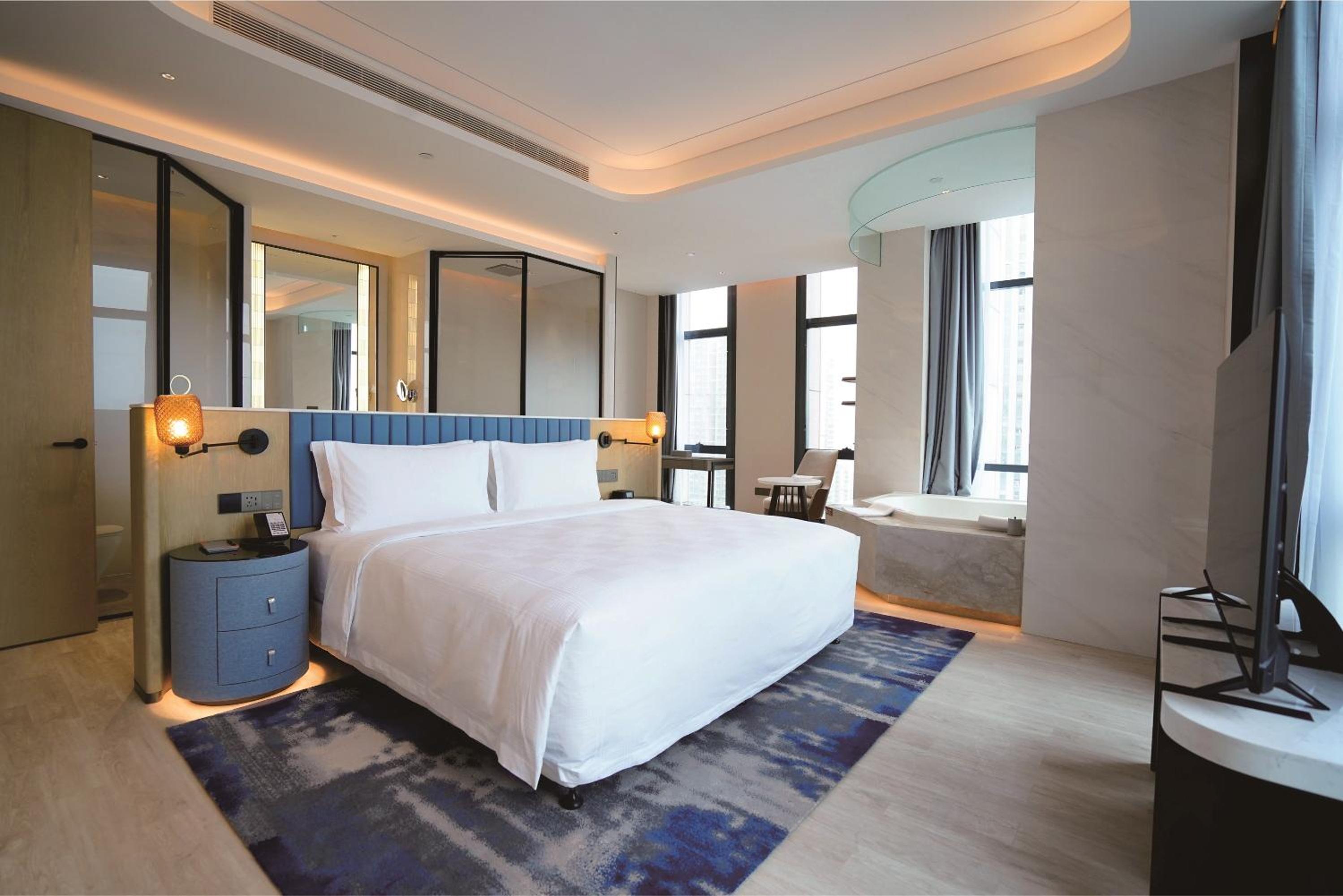 Premier King Suite, Non-Smoking photo 2