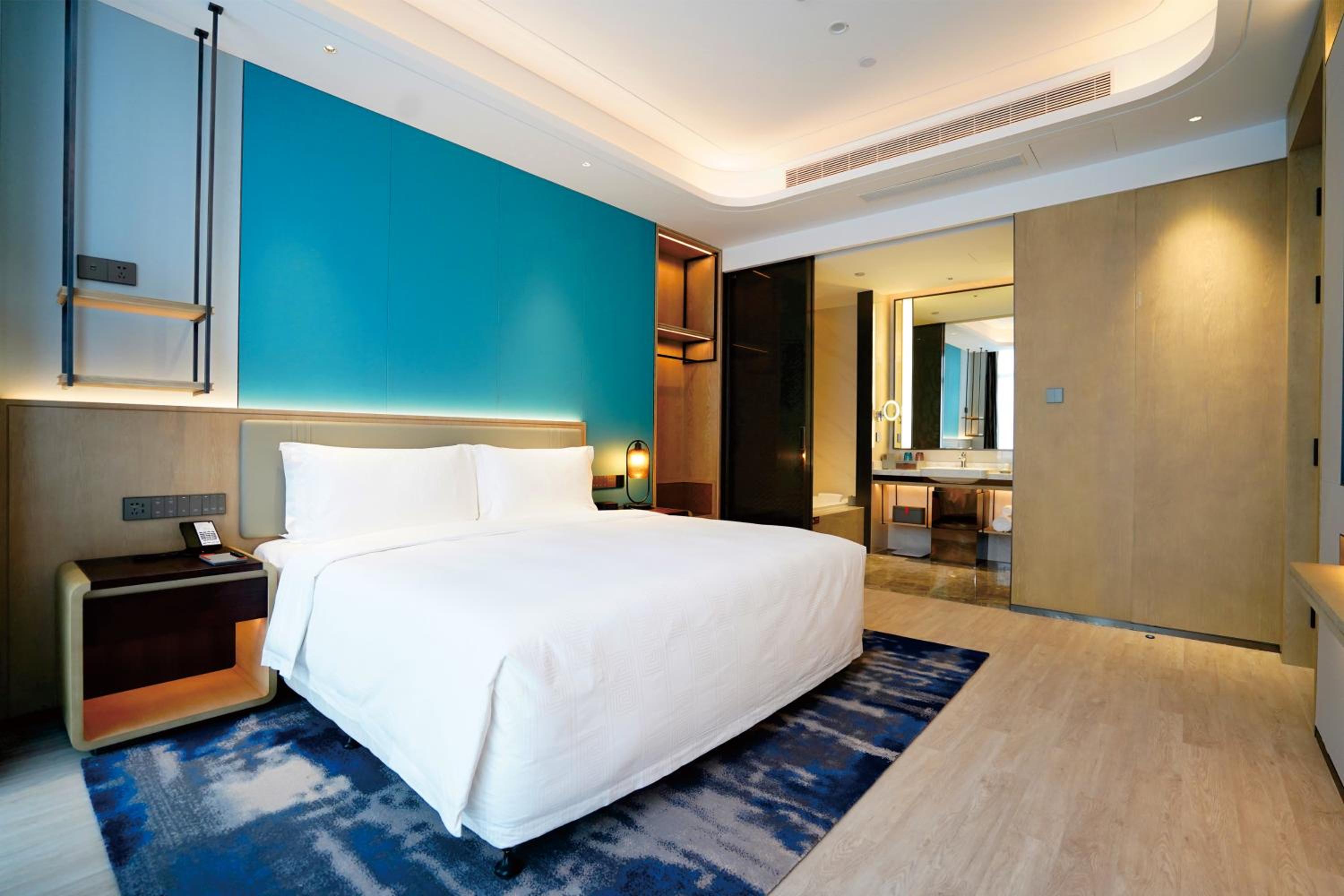 Superior King Suite, Nonsmoking - Photo 3