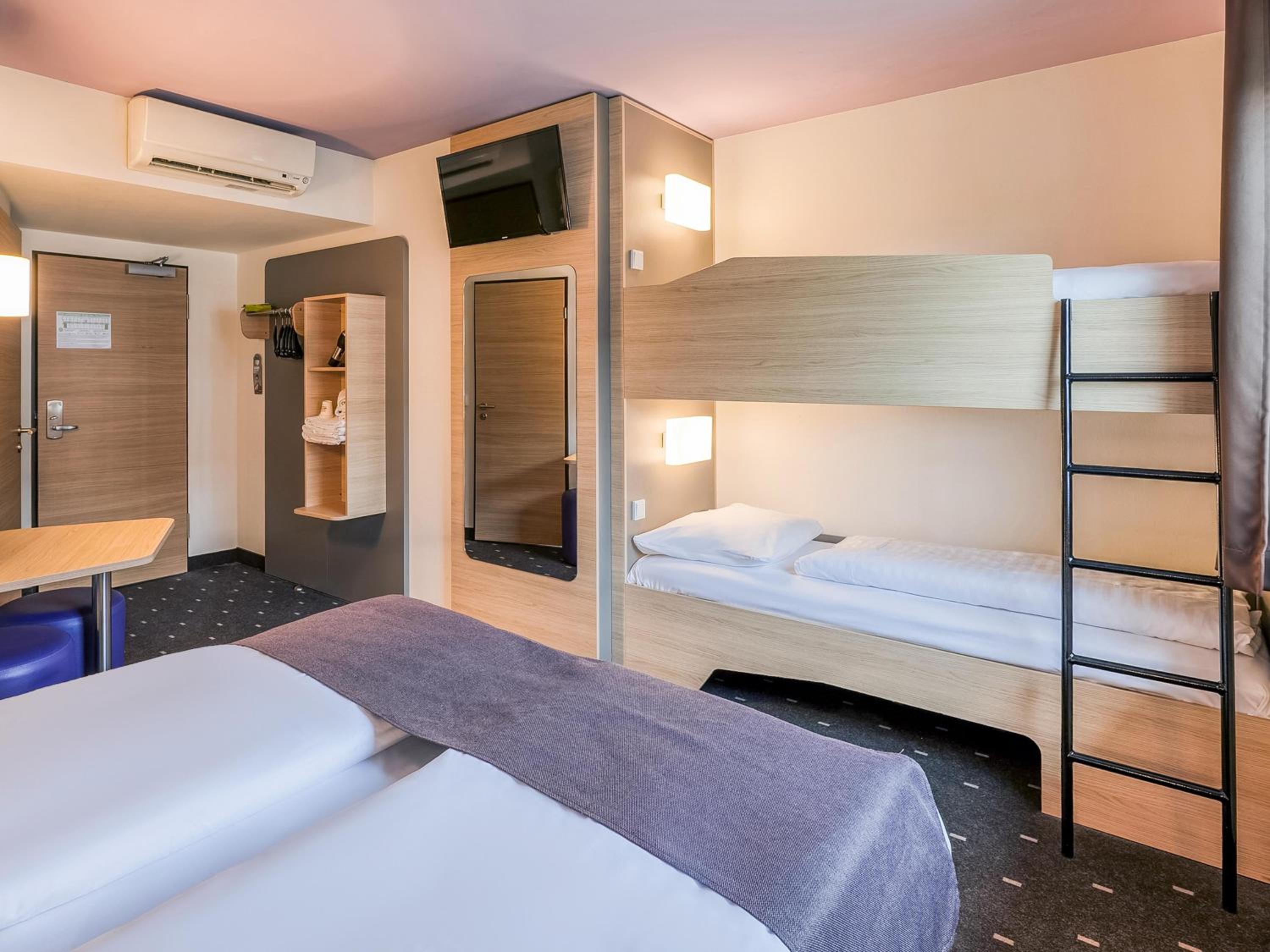 Family Room (3 Adults + 1 Child)