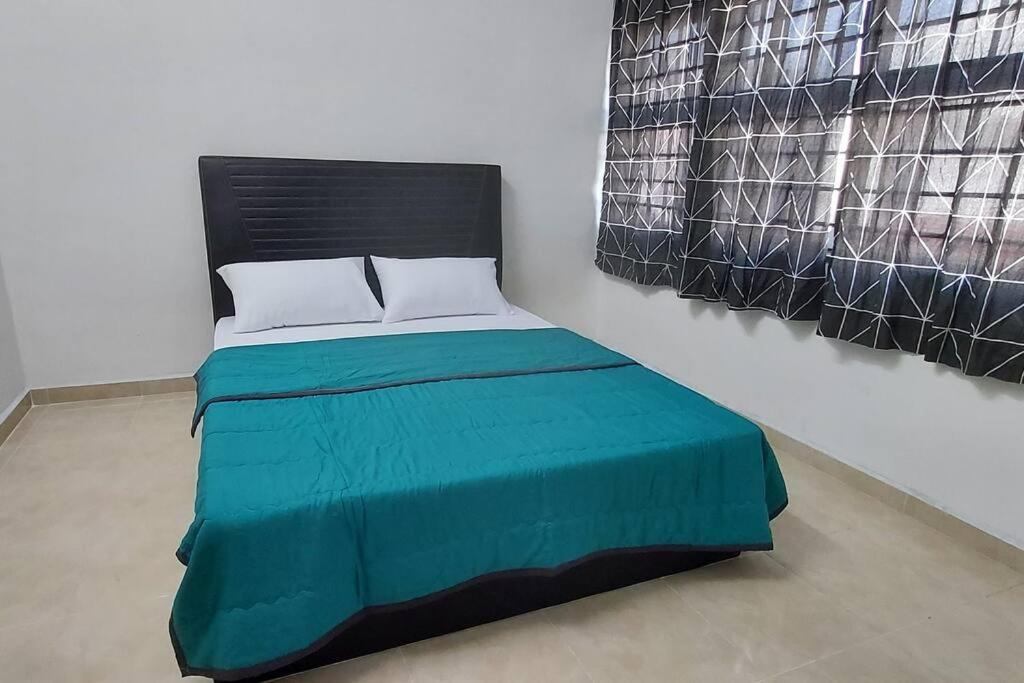 Four-Bedroom House photo 3