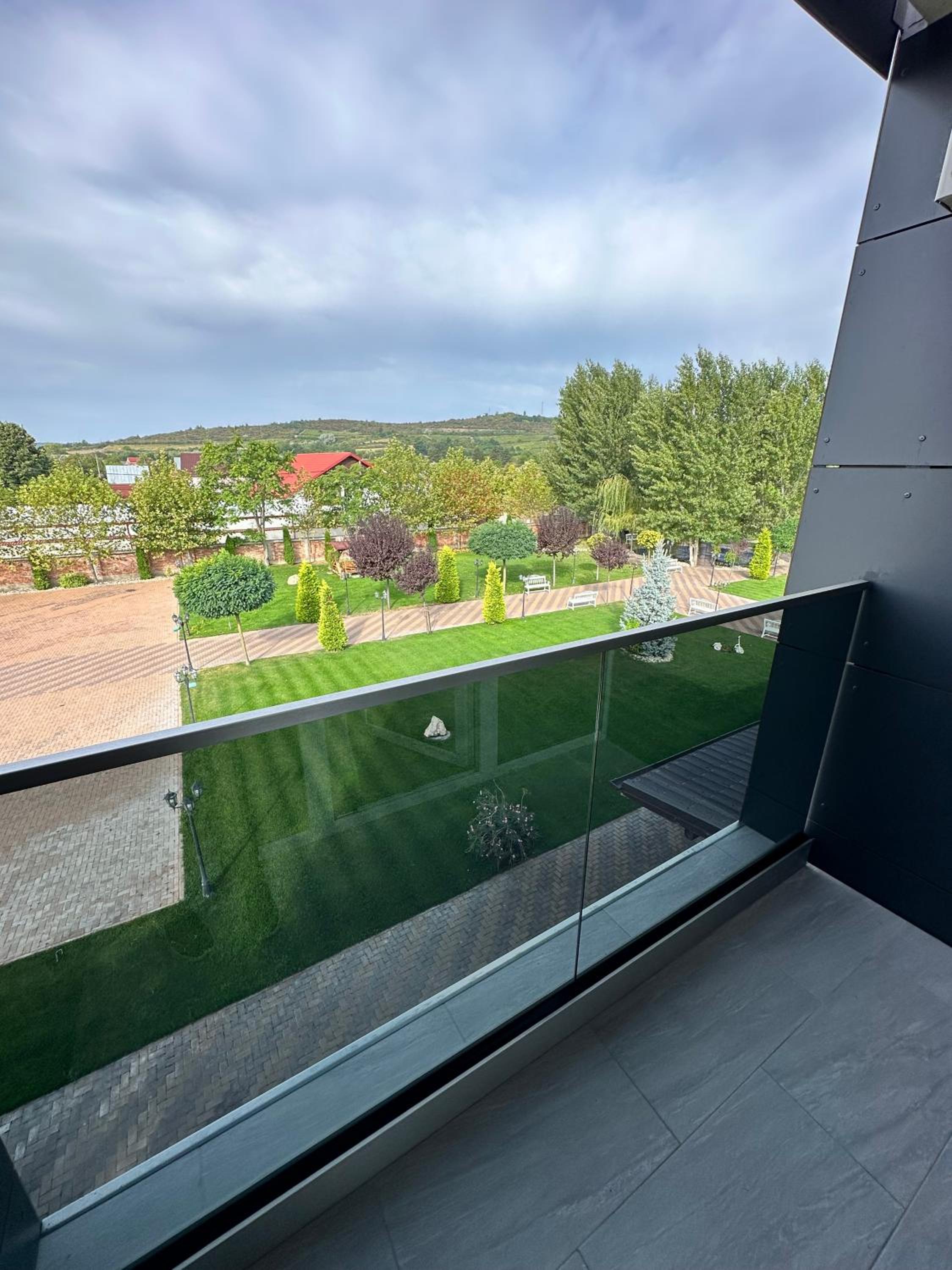 Apartment with Balcony photo 2
