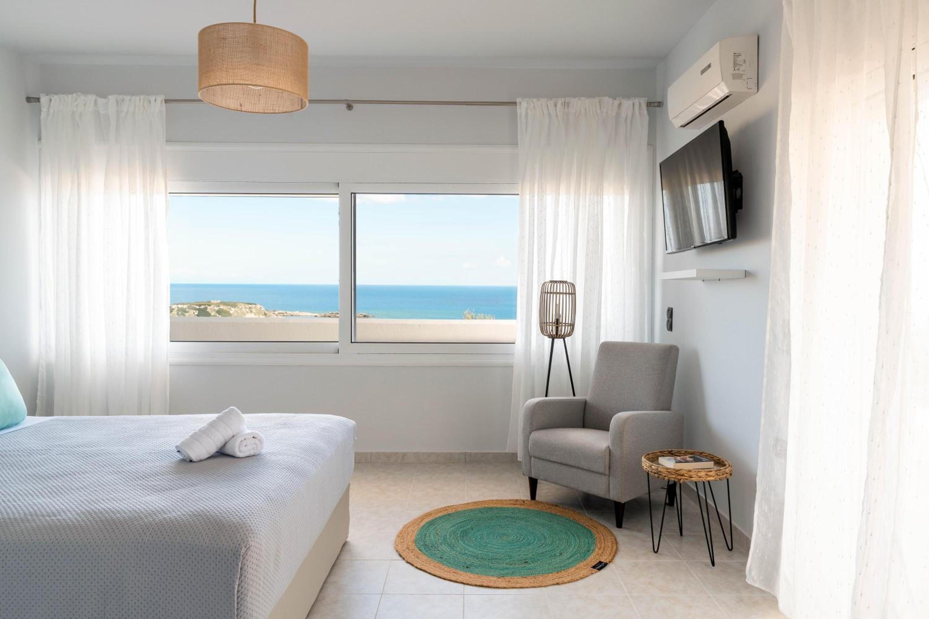 Three-Bedroom Villa photo 2