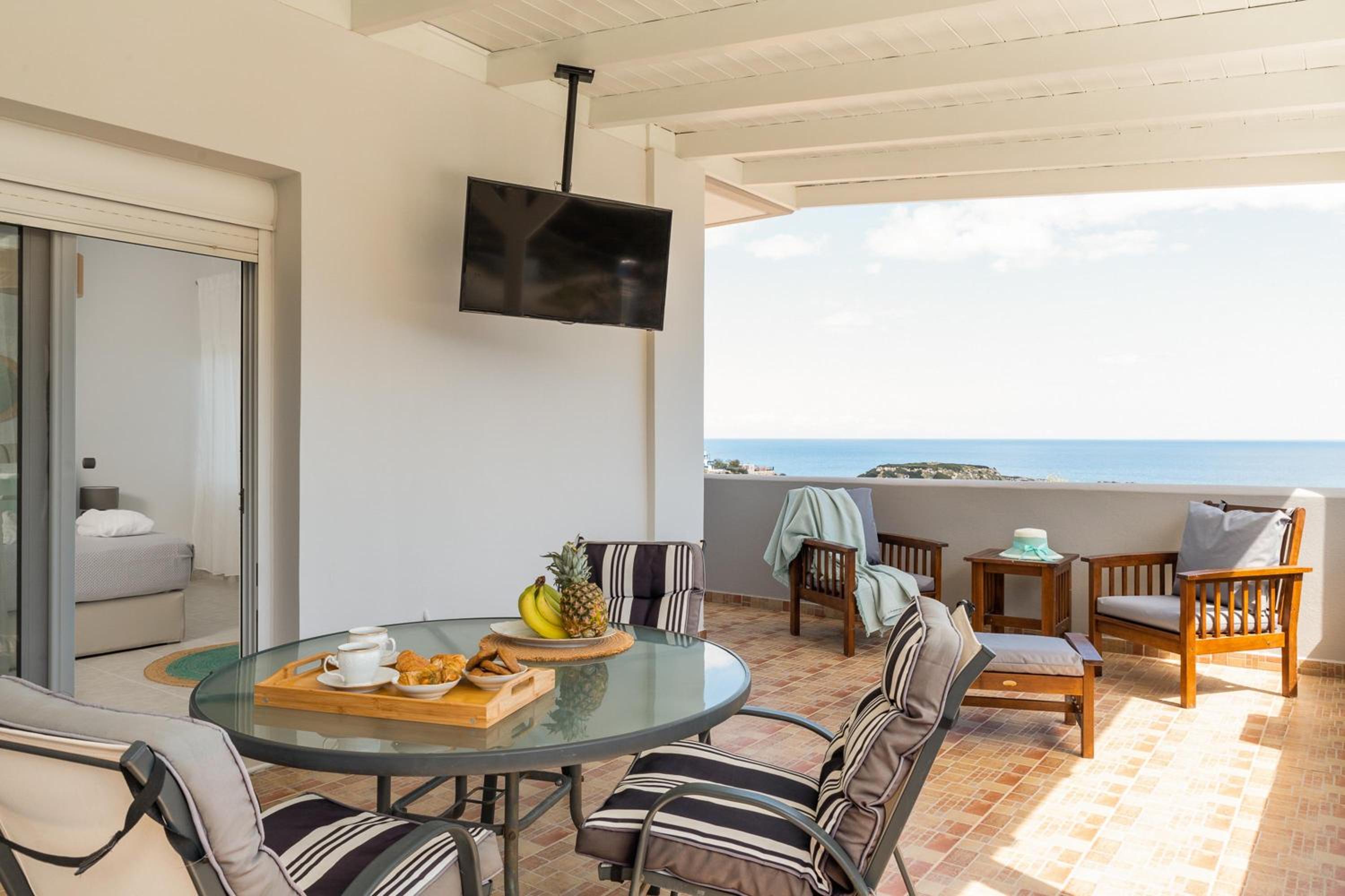 Three-Bedroom Villa photo 3