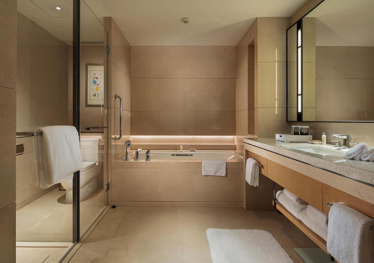 One-Bedroom Apartment with King Bed