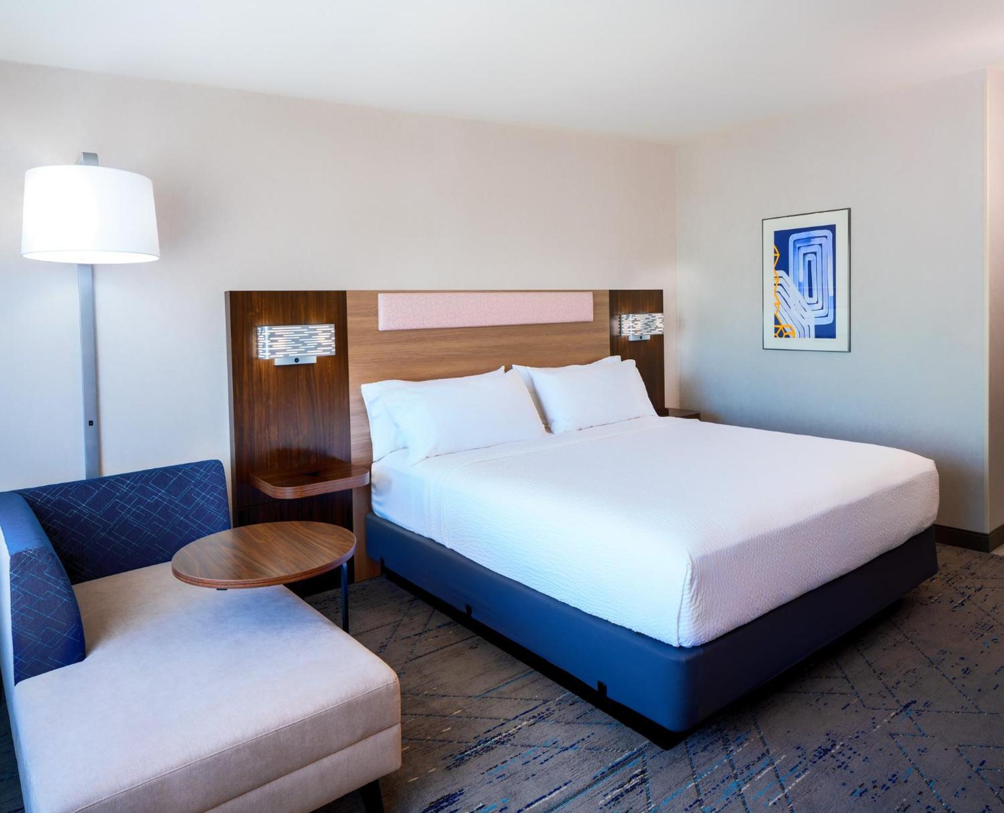 Standard King Room - Photo 5