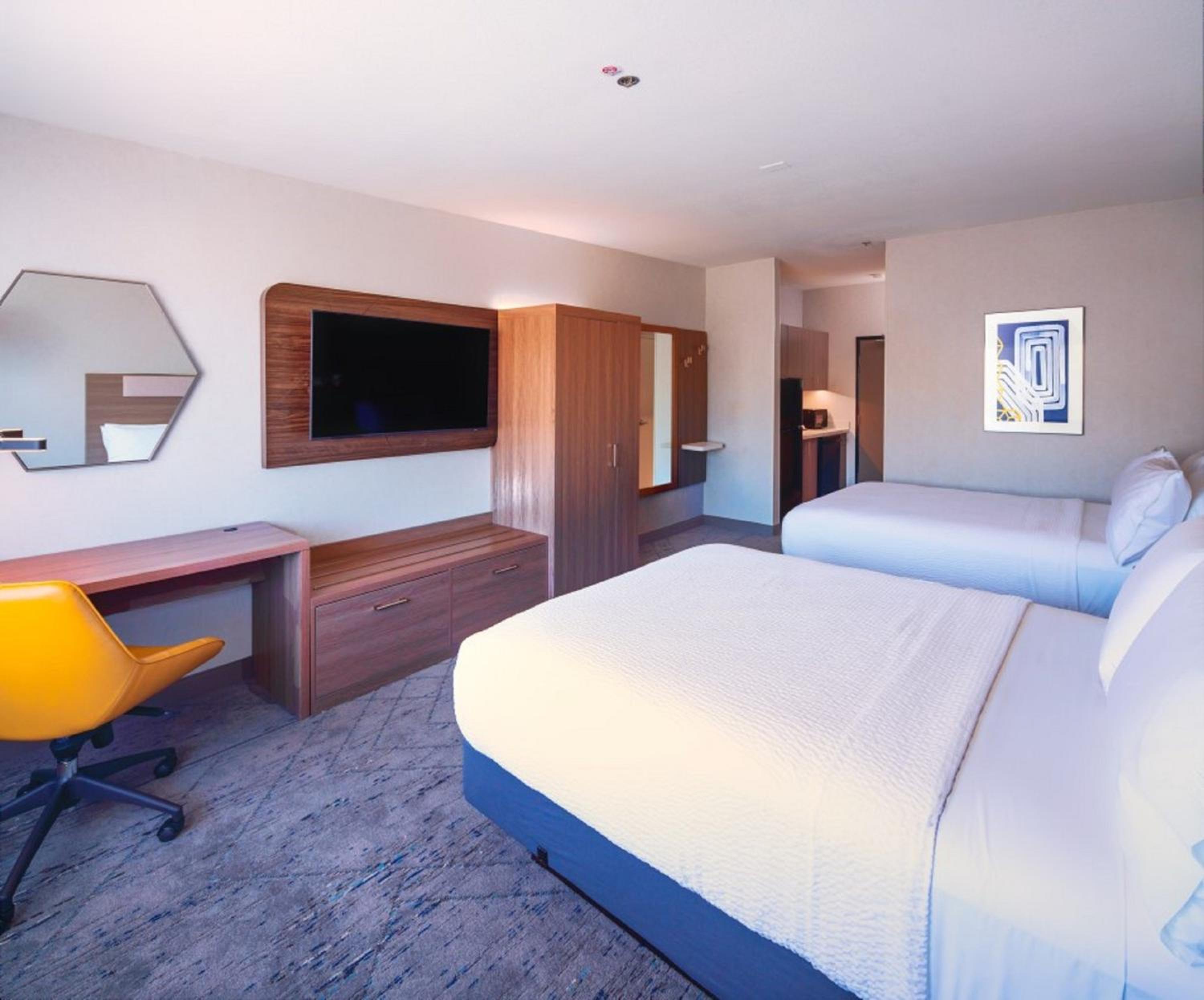 Standard Queen Room with Two Queen Beds and Bathtub - Mobility Accessible