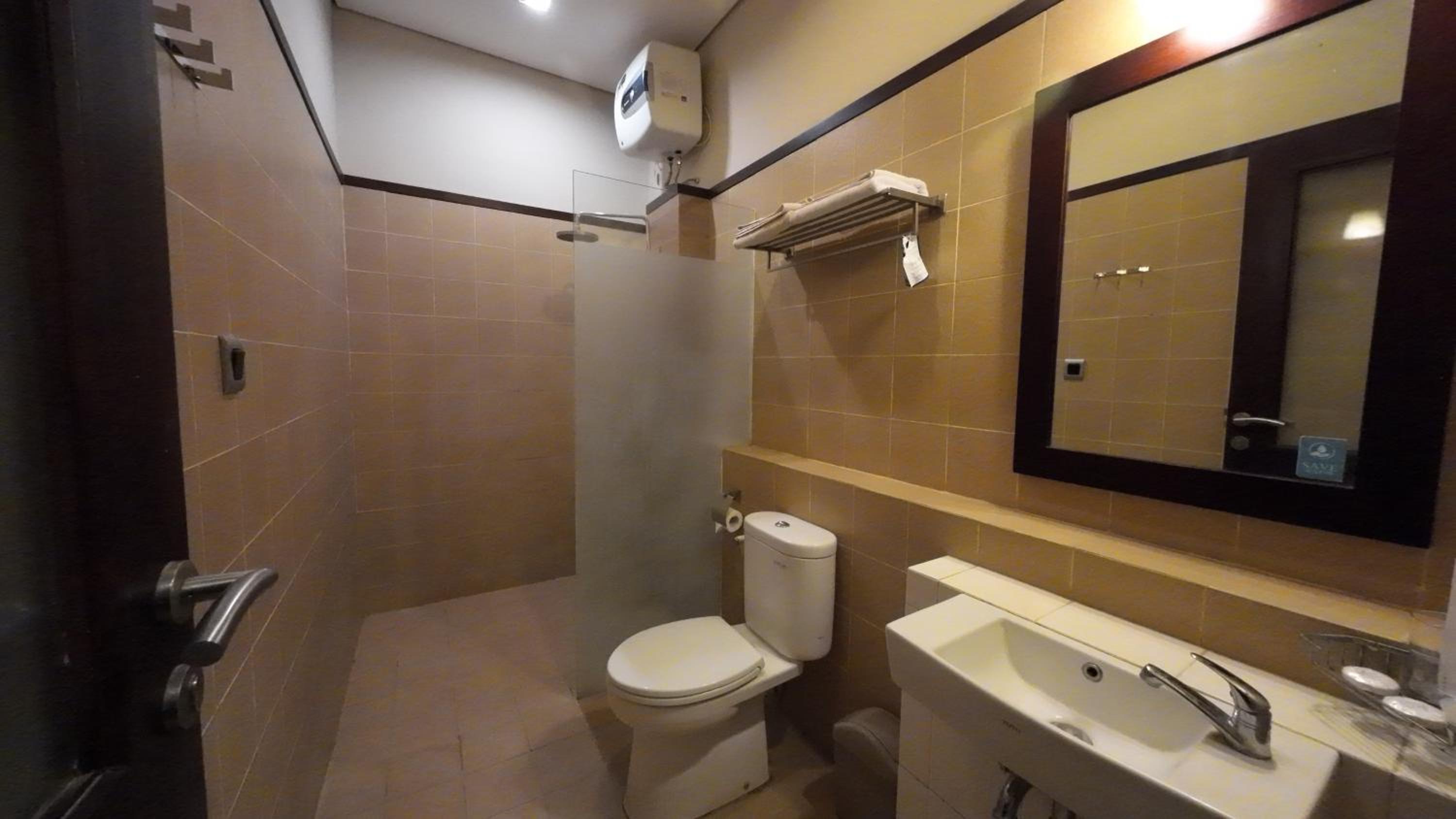 Executive Suite - Photo 4
