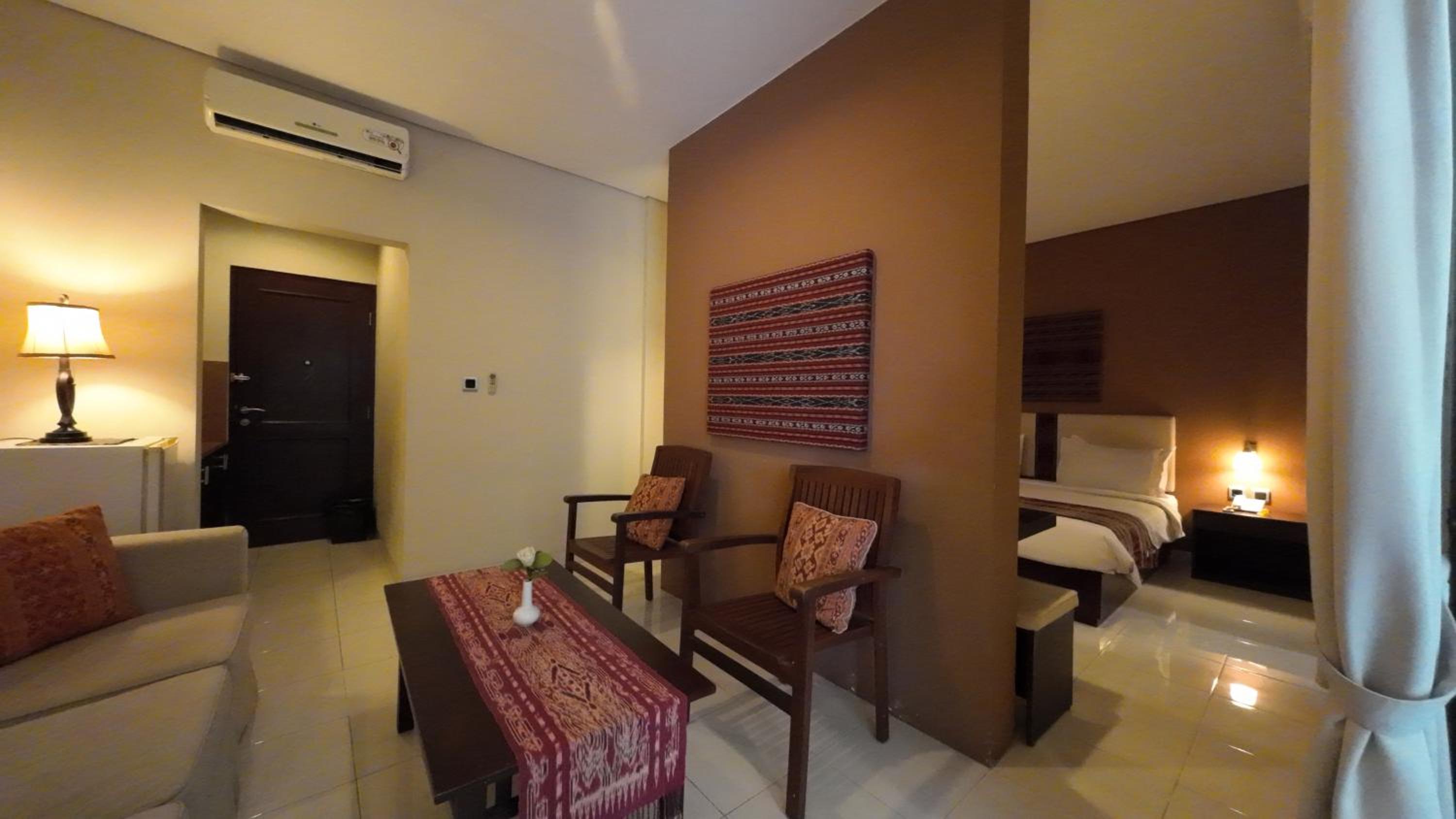 Executive Suite - Photo 2