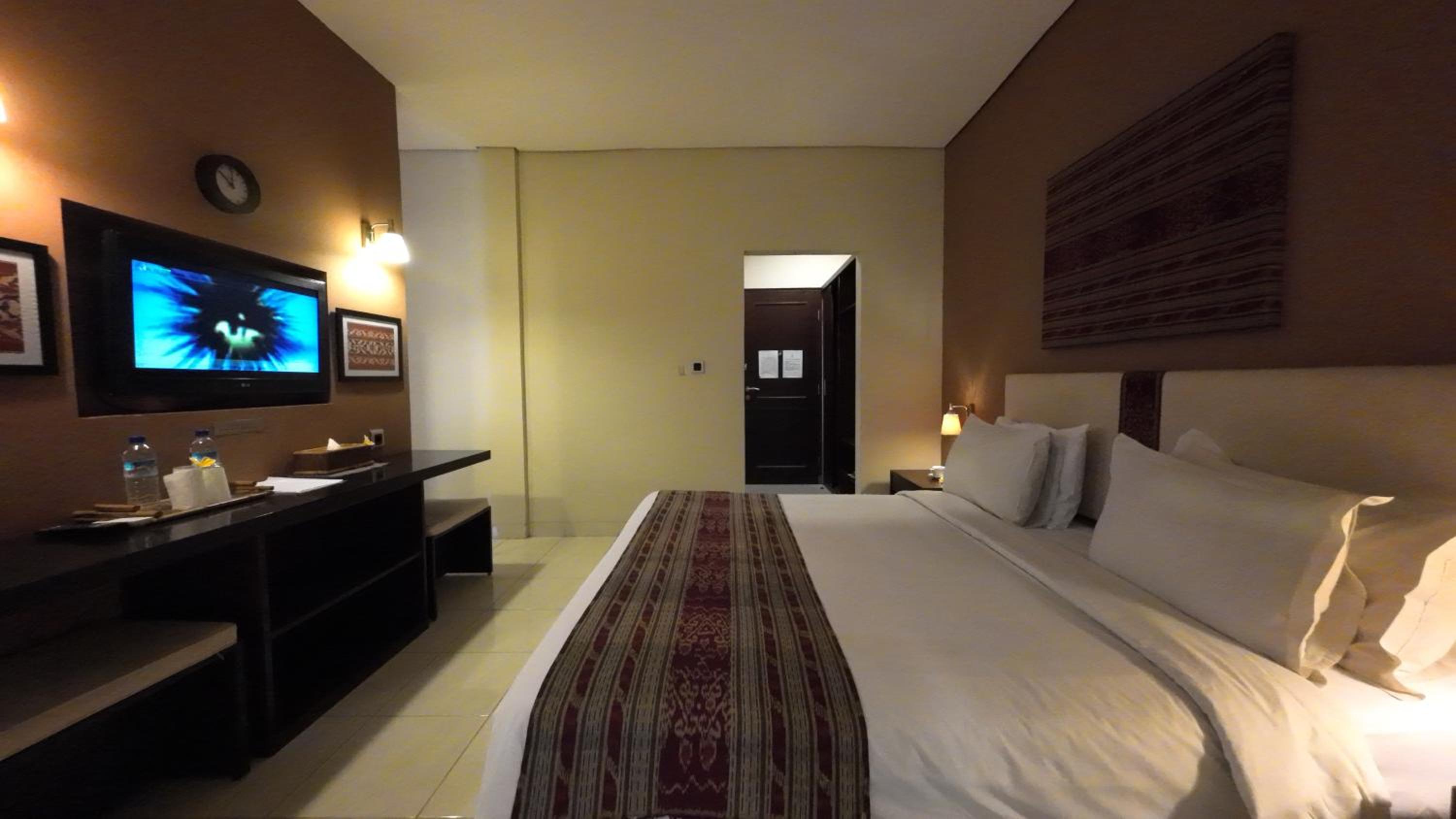 Executive Suite - Photo 3