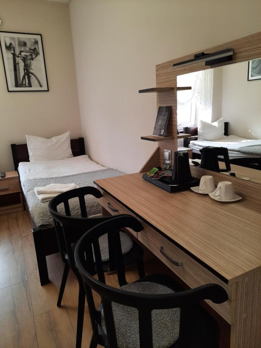 Twin Room with Bathroom photo 2