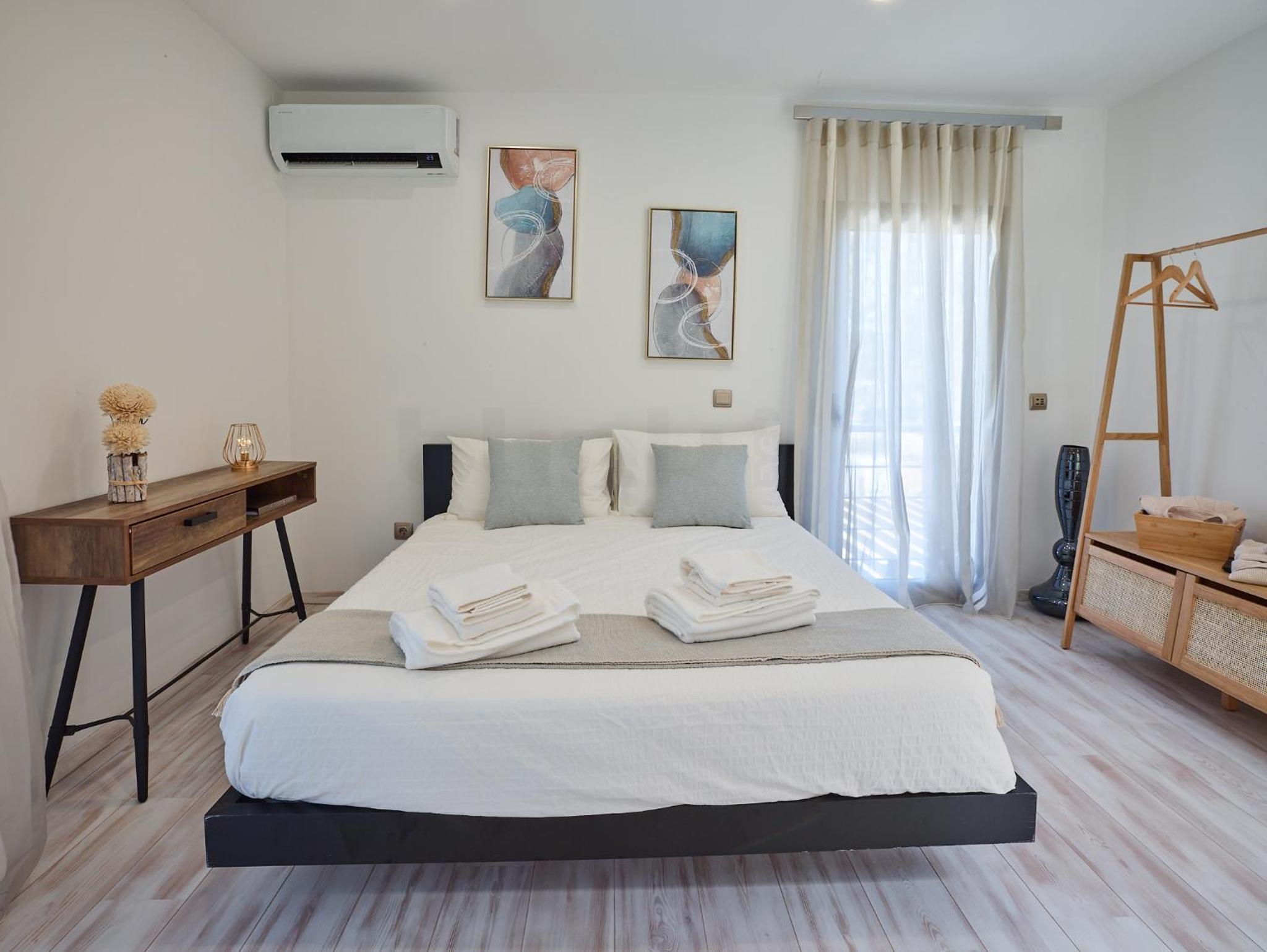 Double Room with Balcony (2 Adults + 1 Child) photo 2