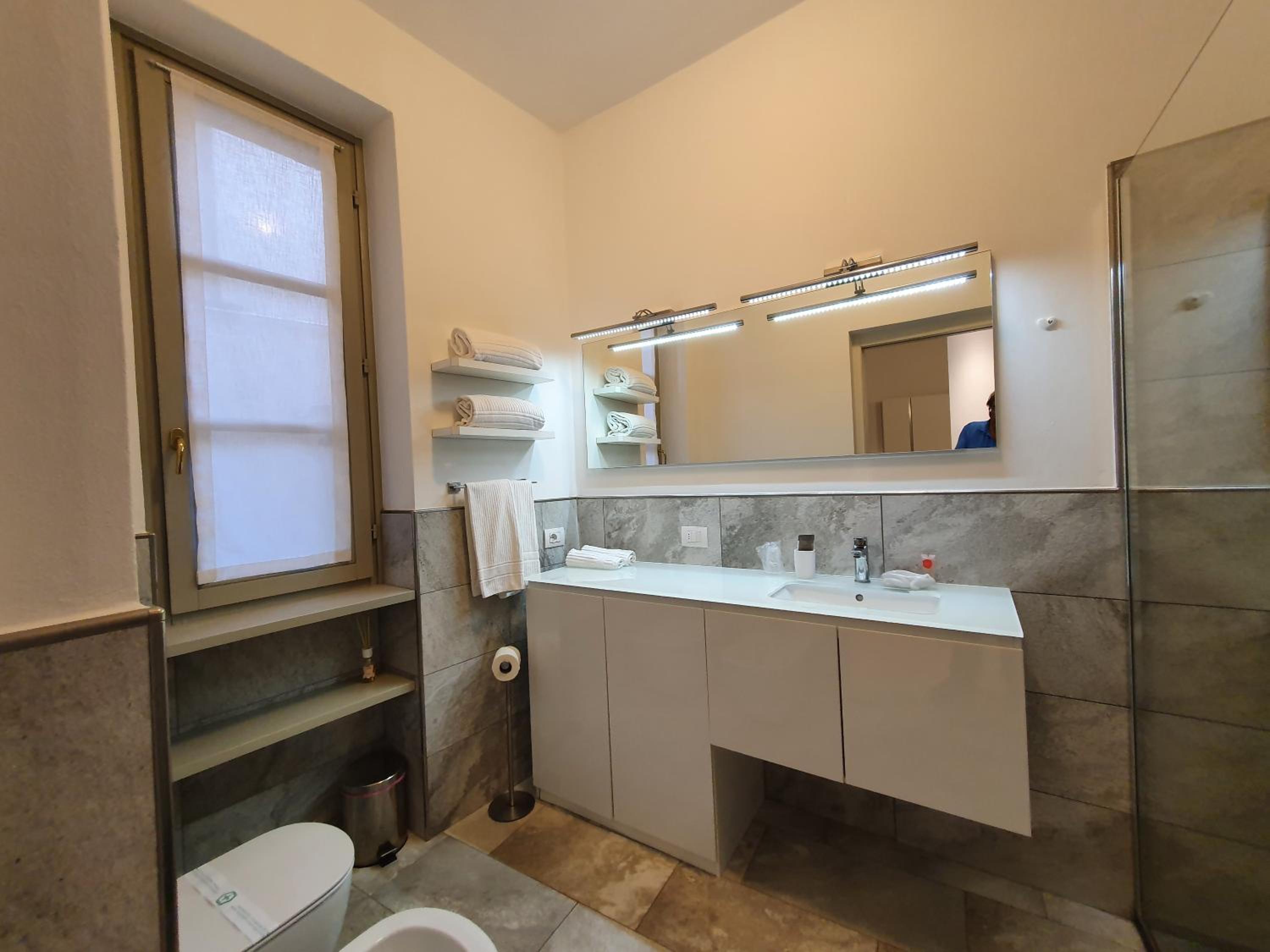 One-Bedroom Suite - Photo 2