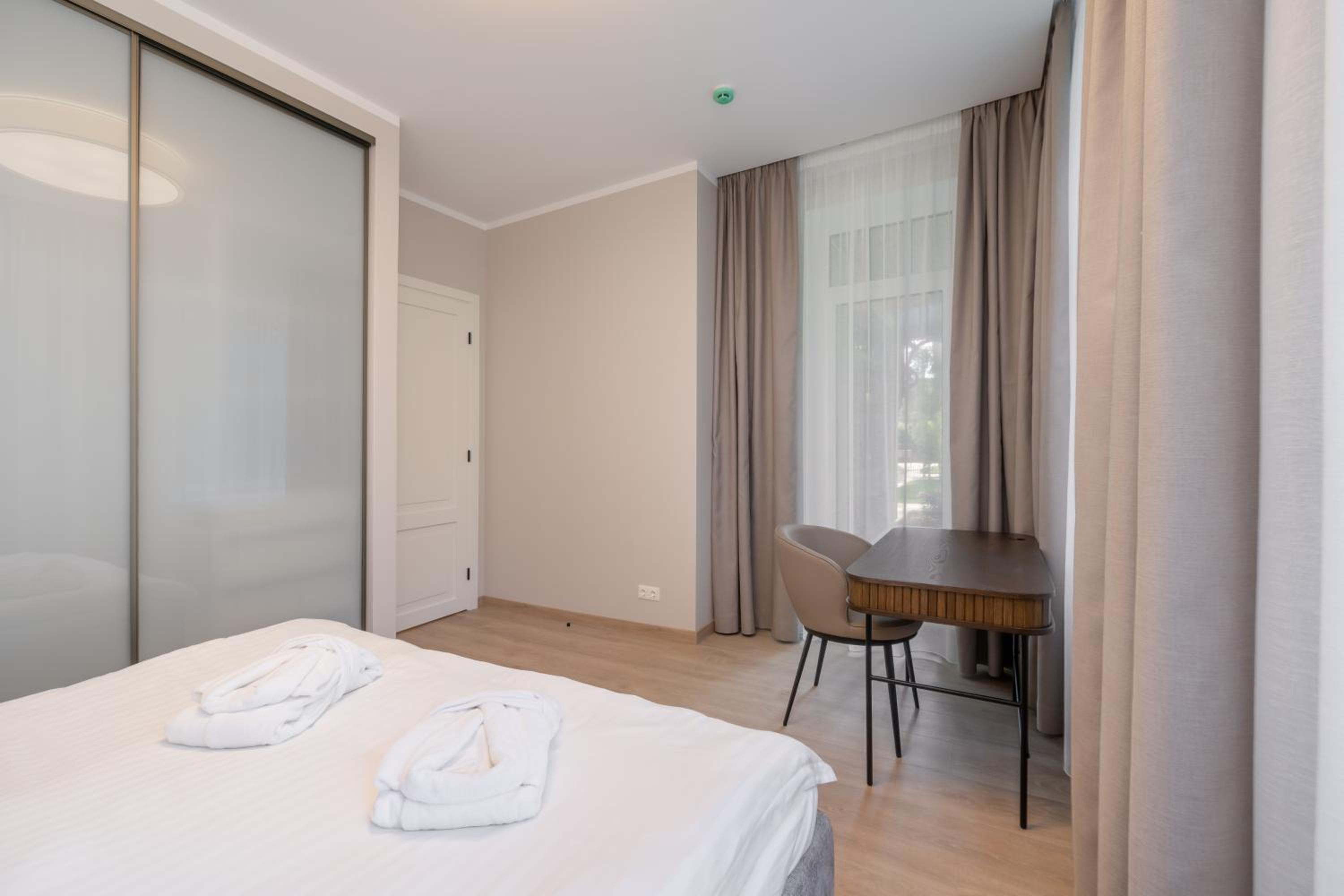 Two Bedroom Apartment - Disability Access photo 3