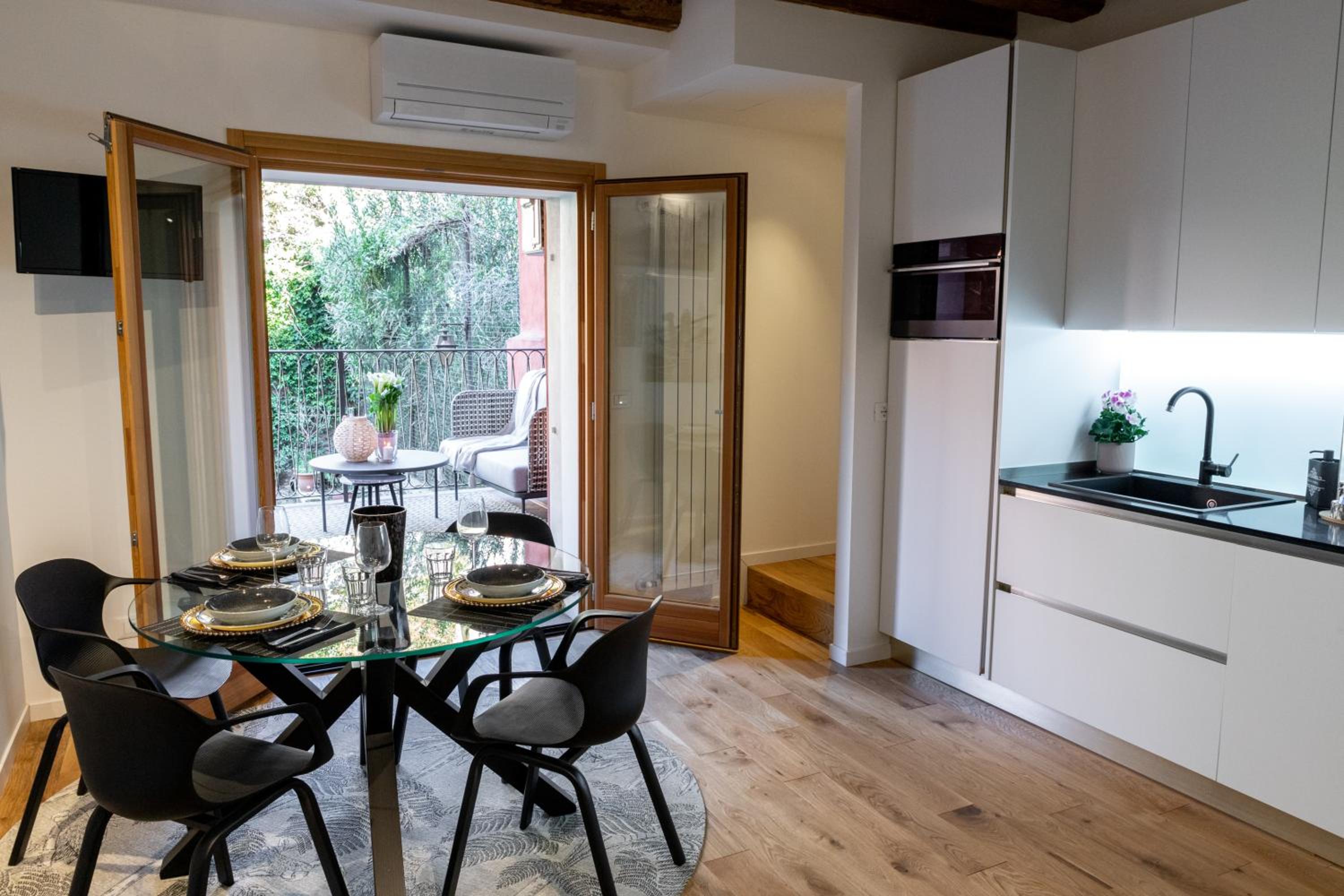Apartment with Terrace photo 2