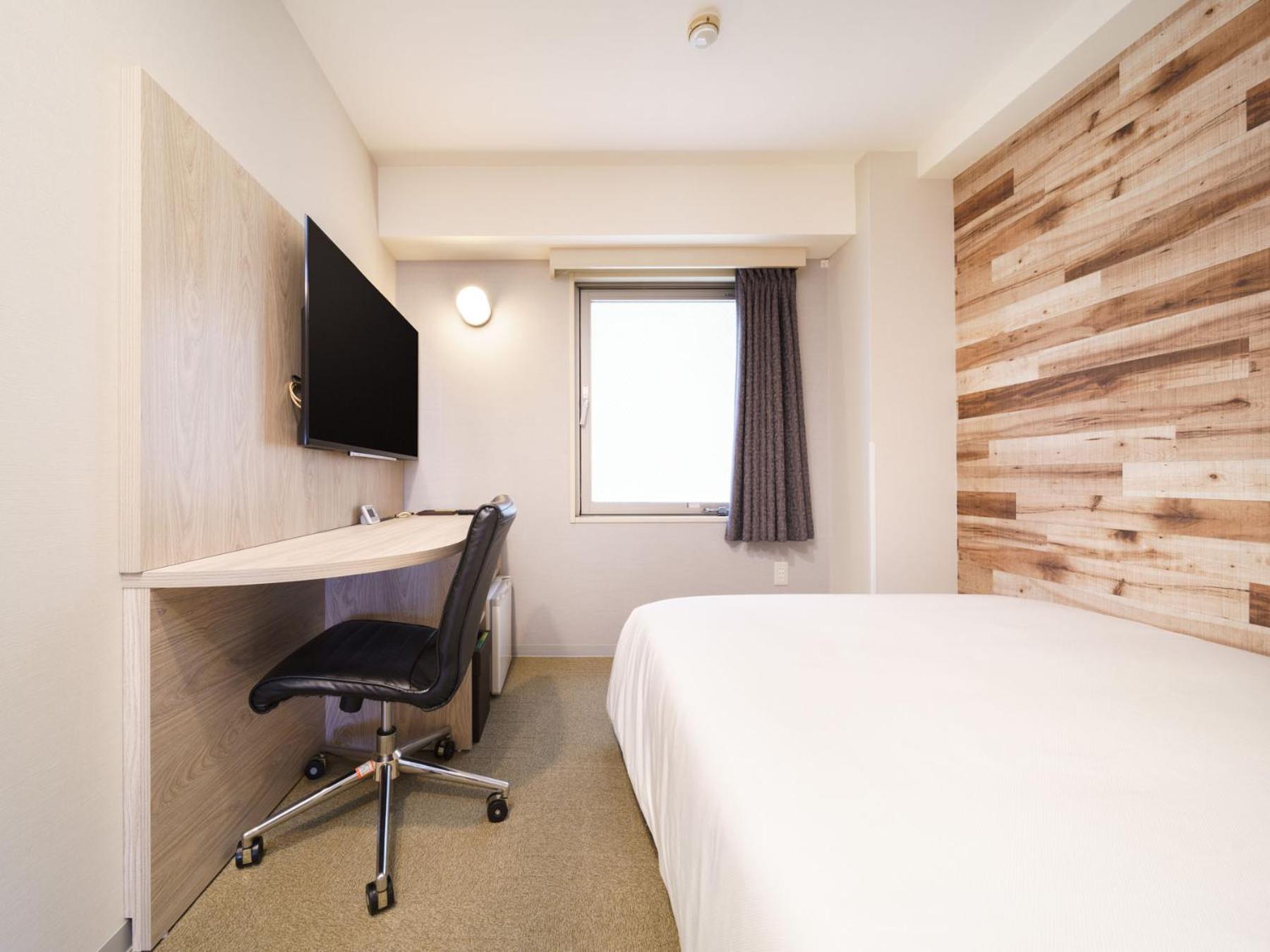 Single Room with Small Double Bed - Non-Smoking photo 3