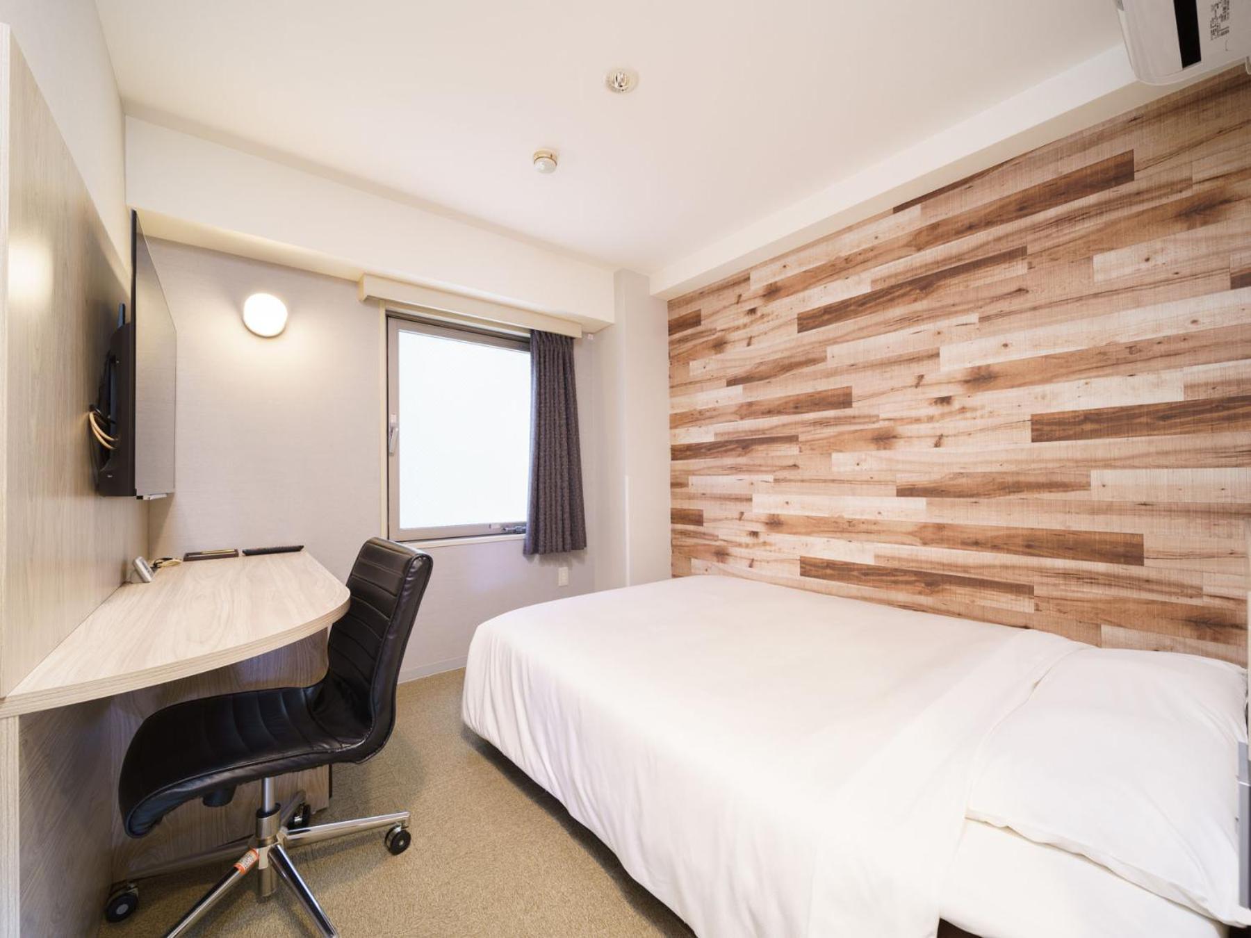 Single Room with Small Double Bed - Smoking photo 3