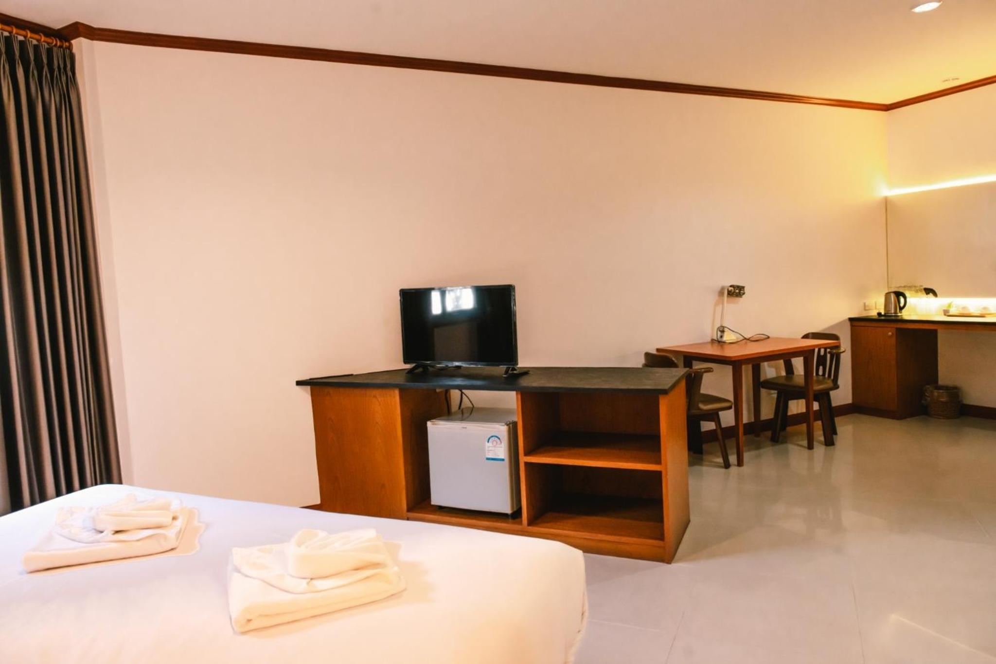 Large Single Room - Photo 6