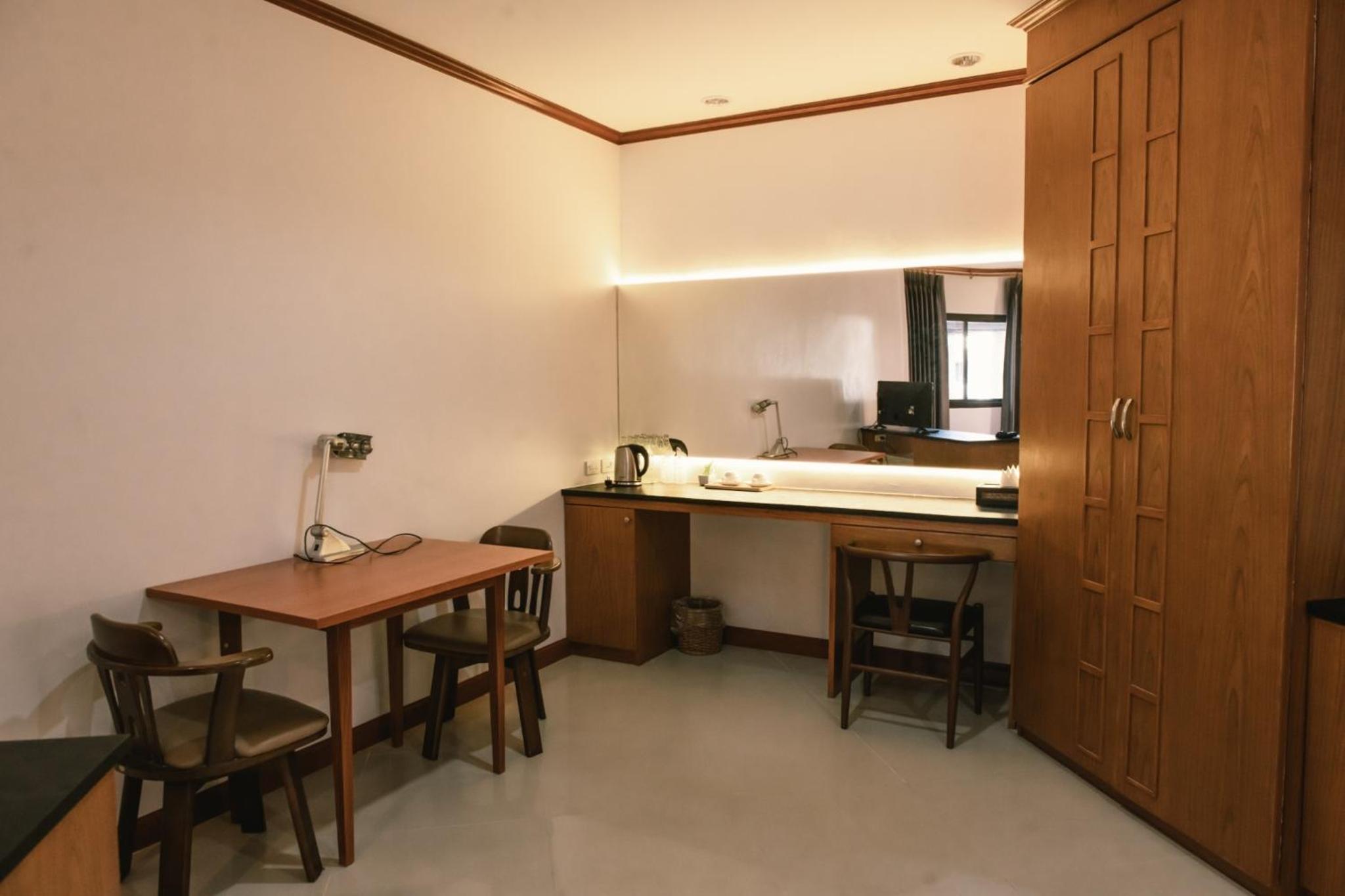 Large Single Room - Photo 7