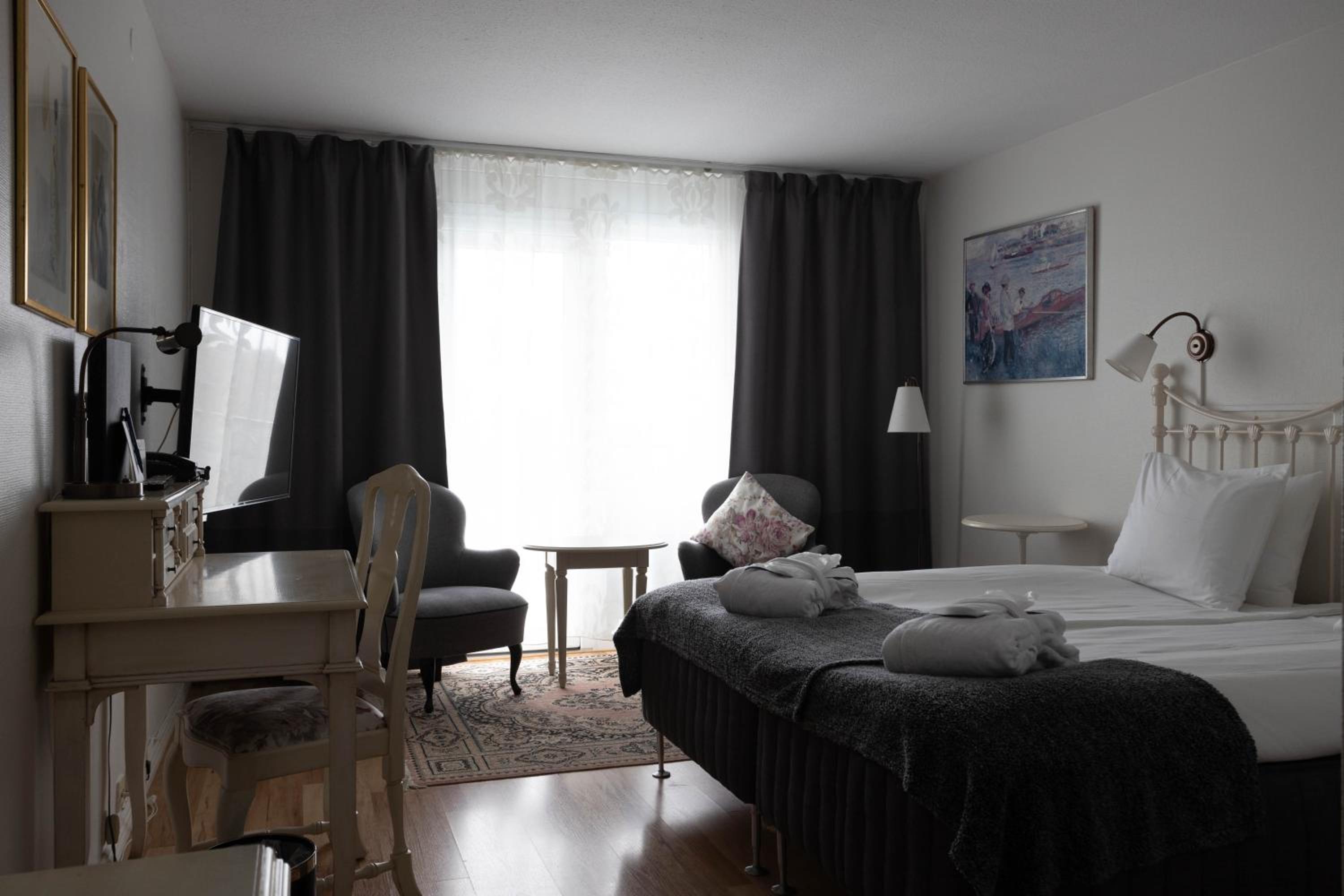 Superior Double Room with Balcony - Non-Smoking - Photo 5