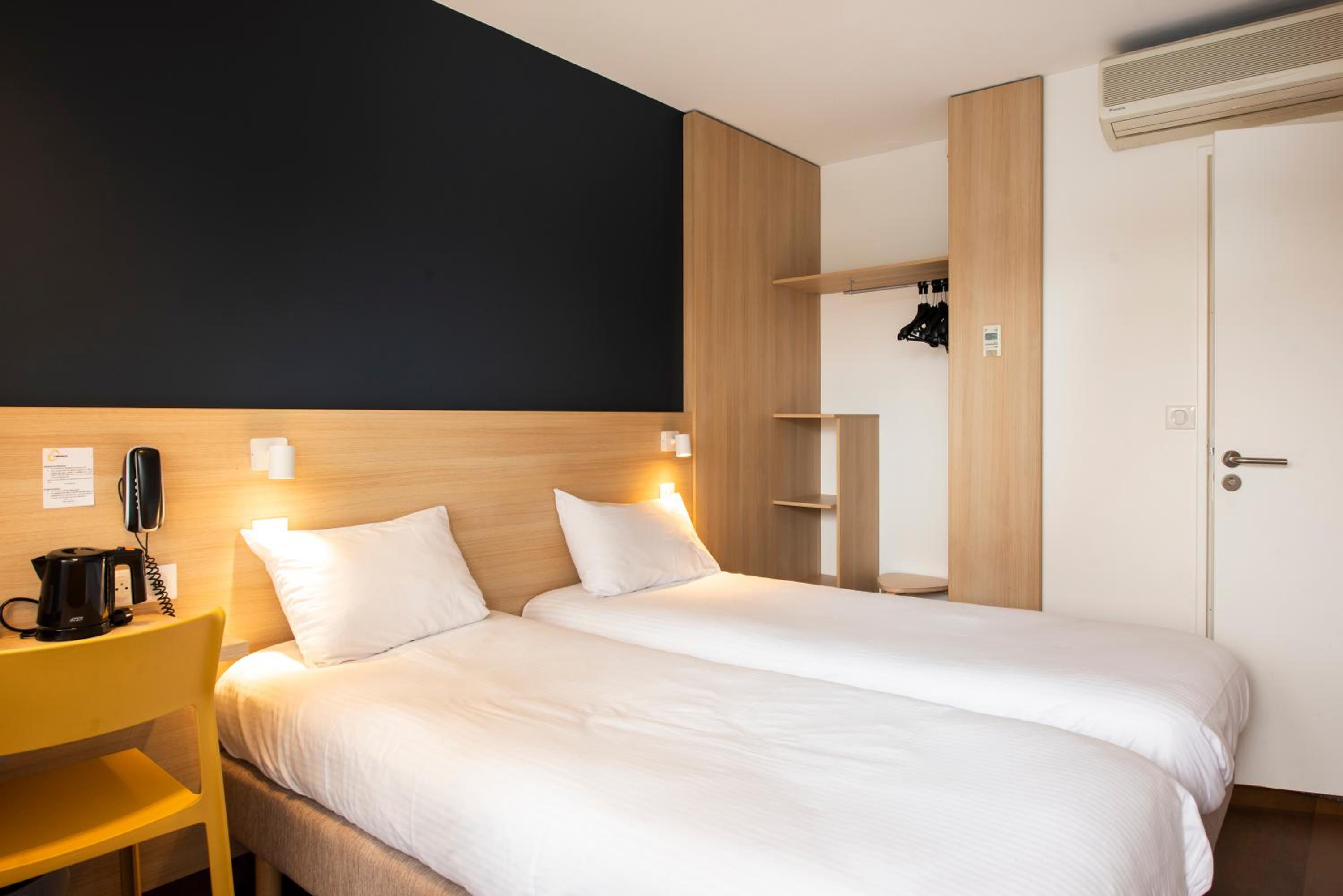 Standard Twin Room - Photo 1