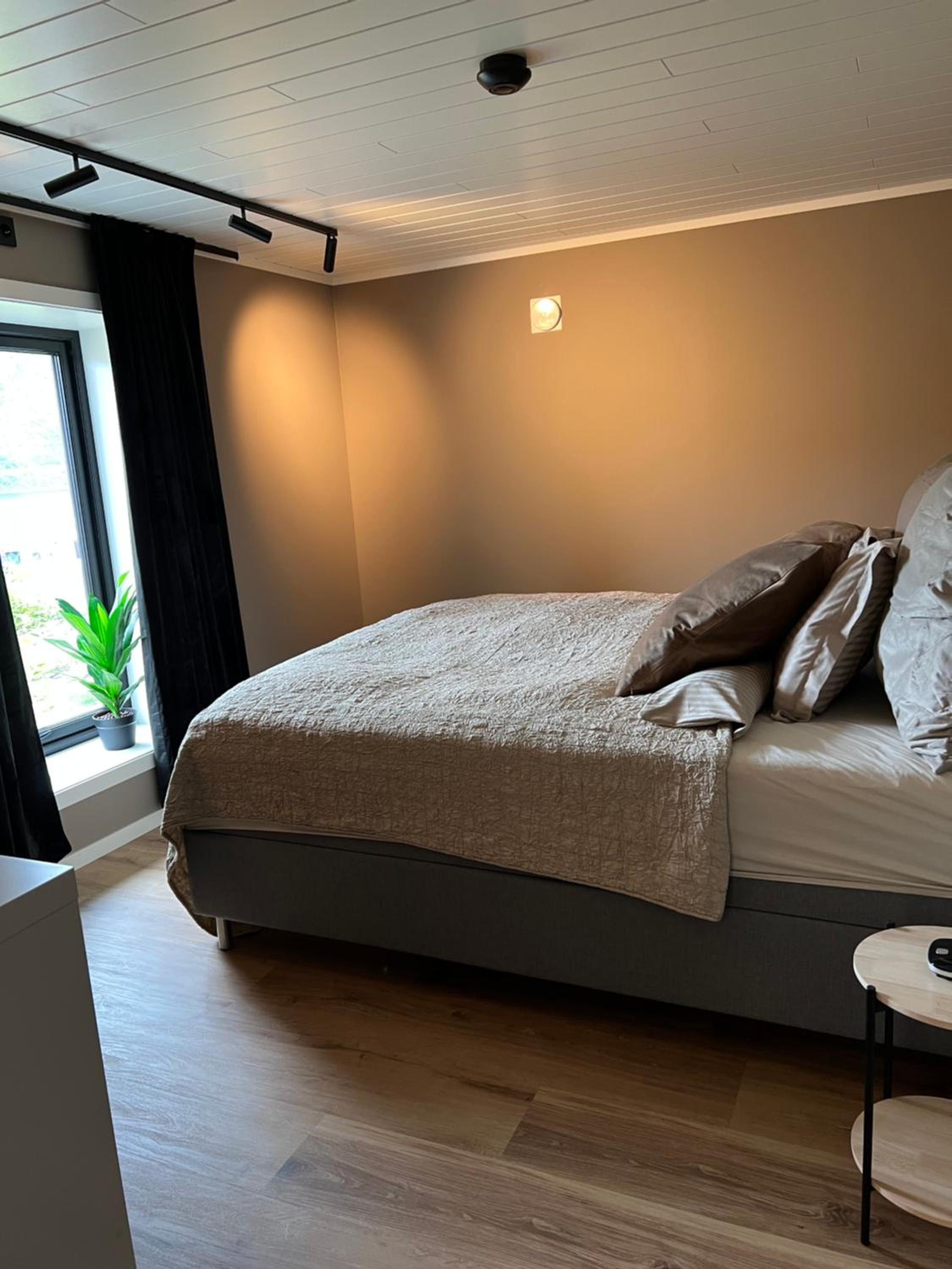 Apartment with Mountain View - Photo 1
