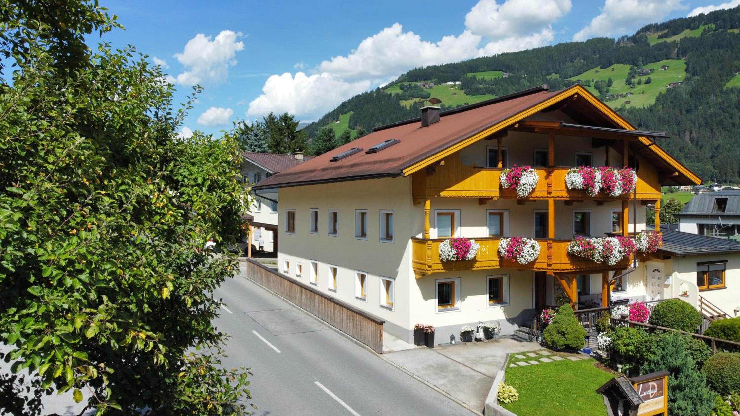 Three-Bedroom Apartment with Balcony photo 3