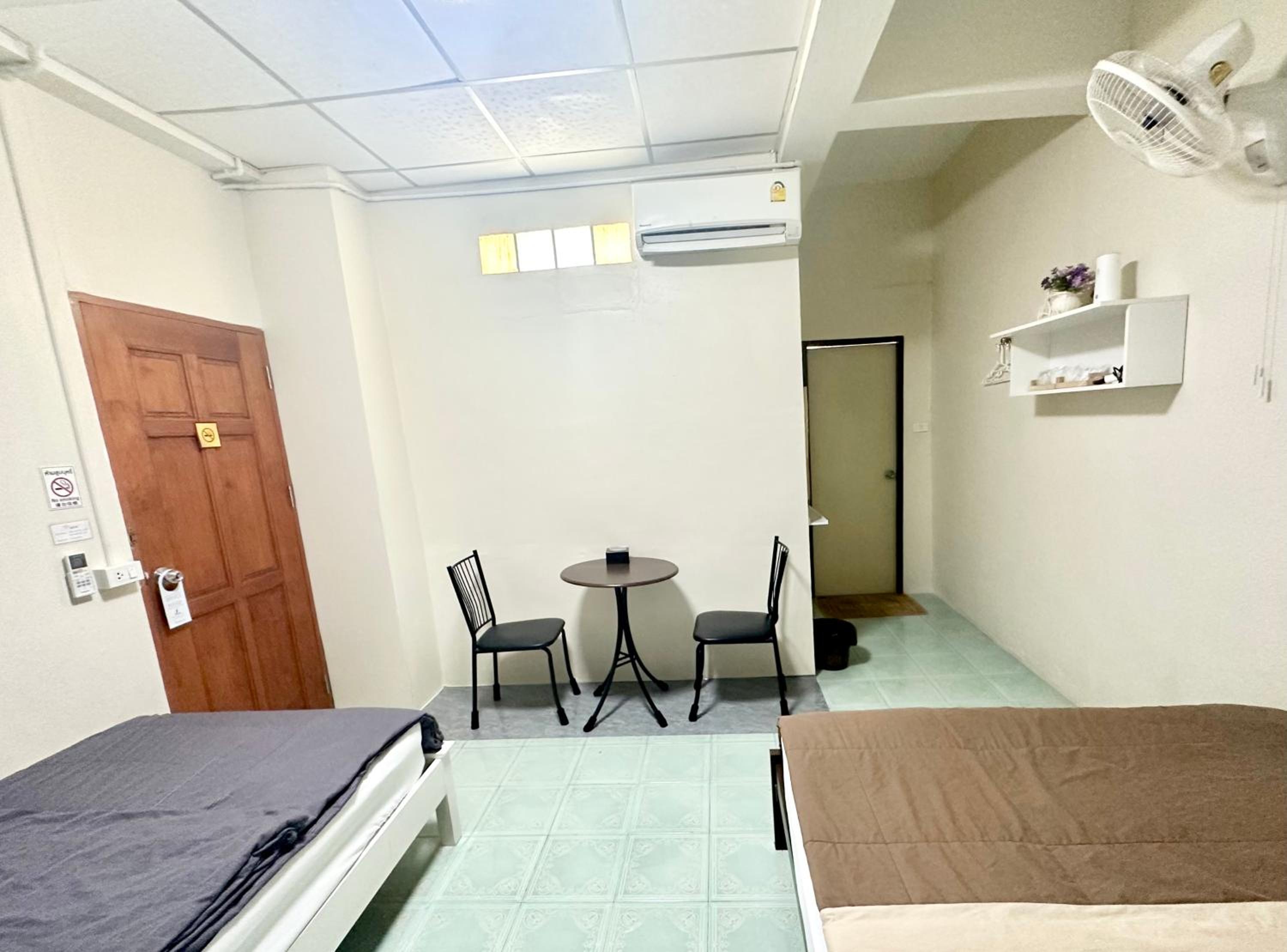Budget Triple Room - Photo 7