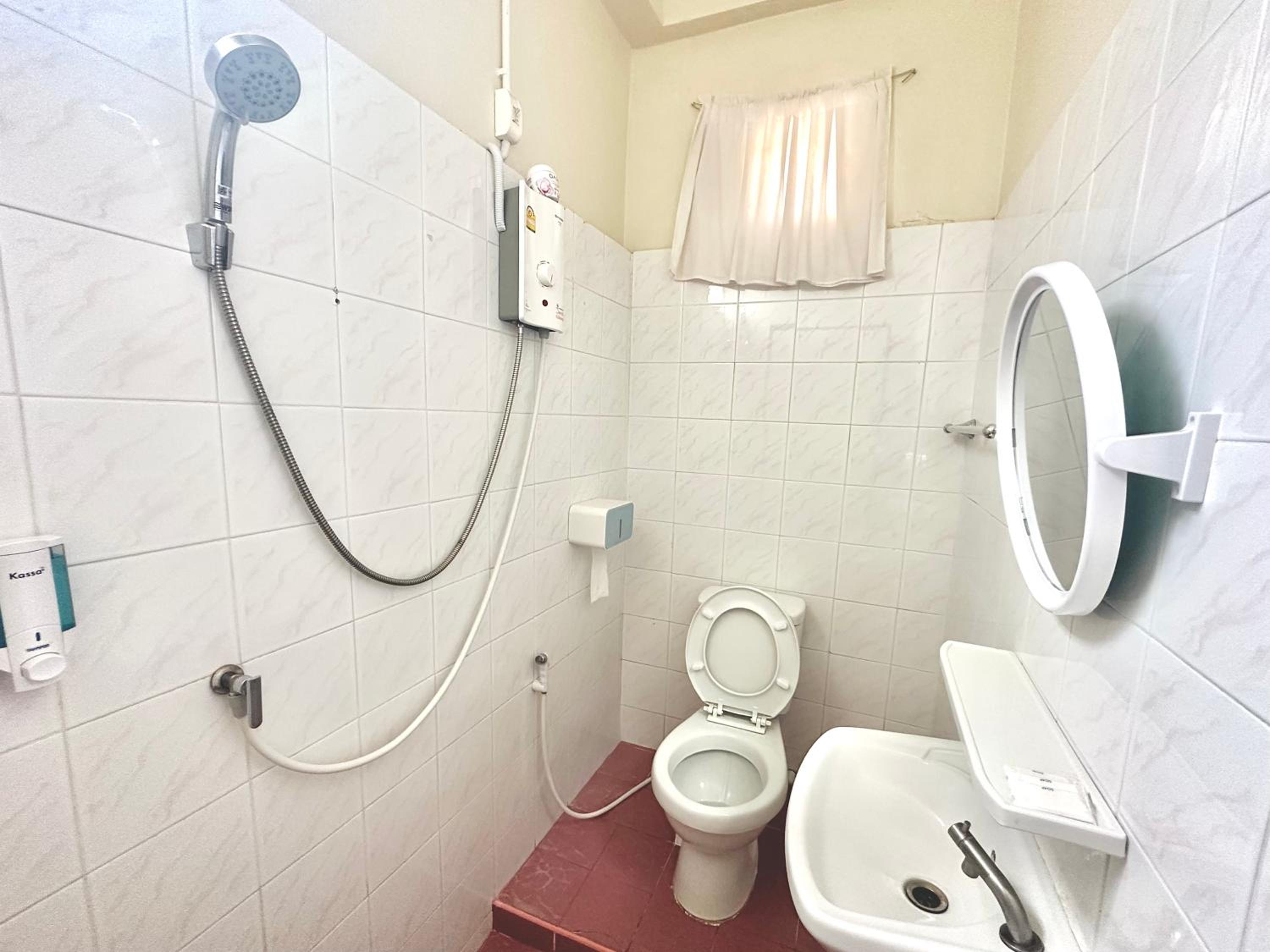 Budget Triple Room - Photo 8