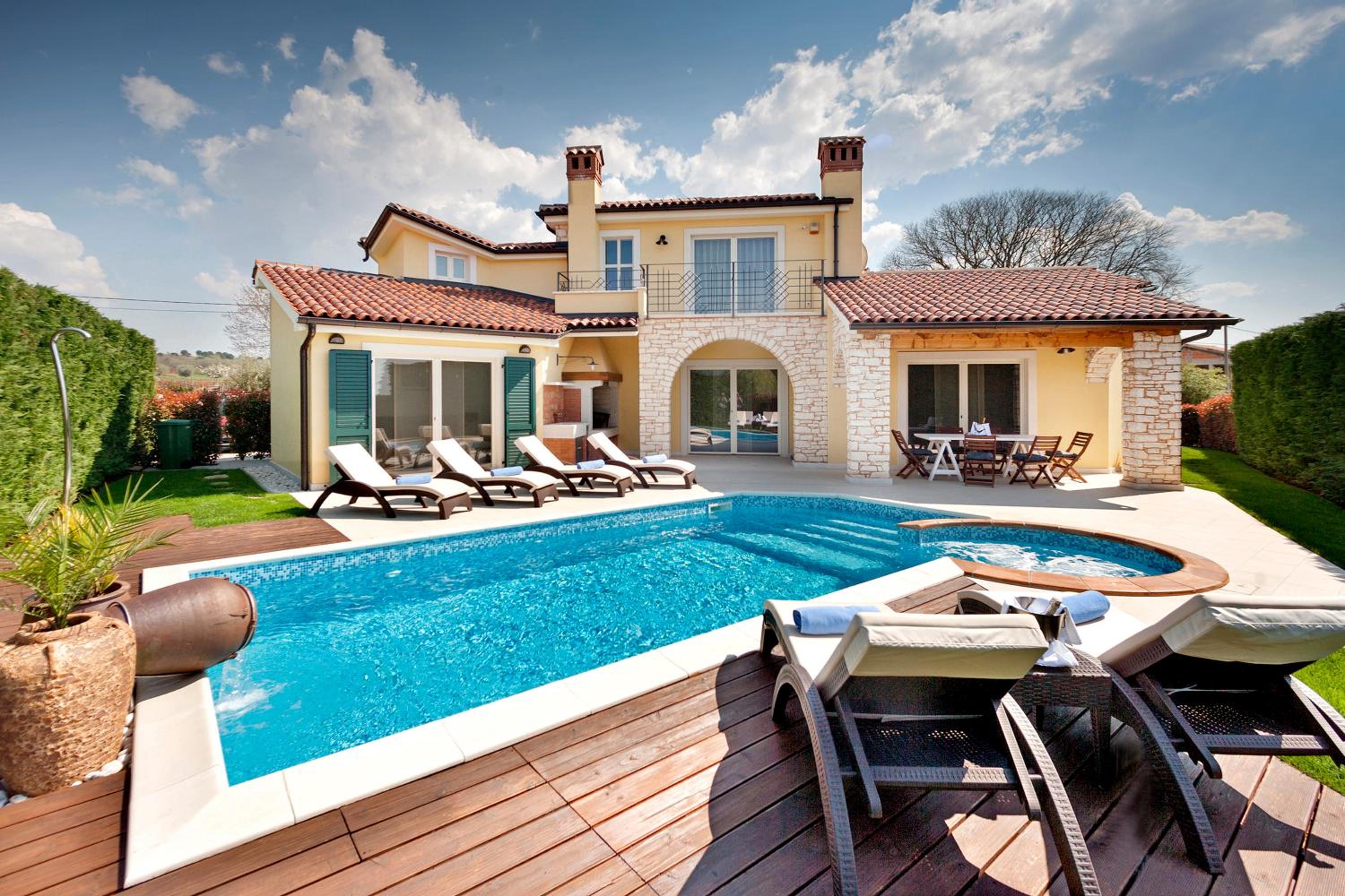 Villa photo 2