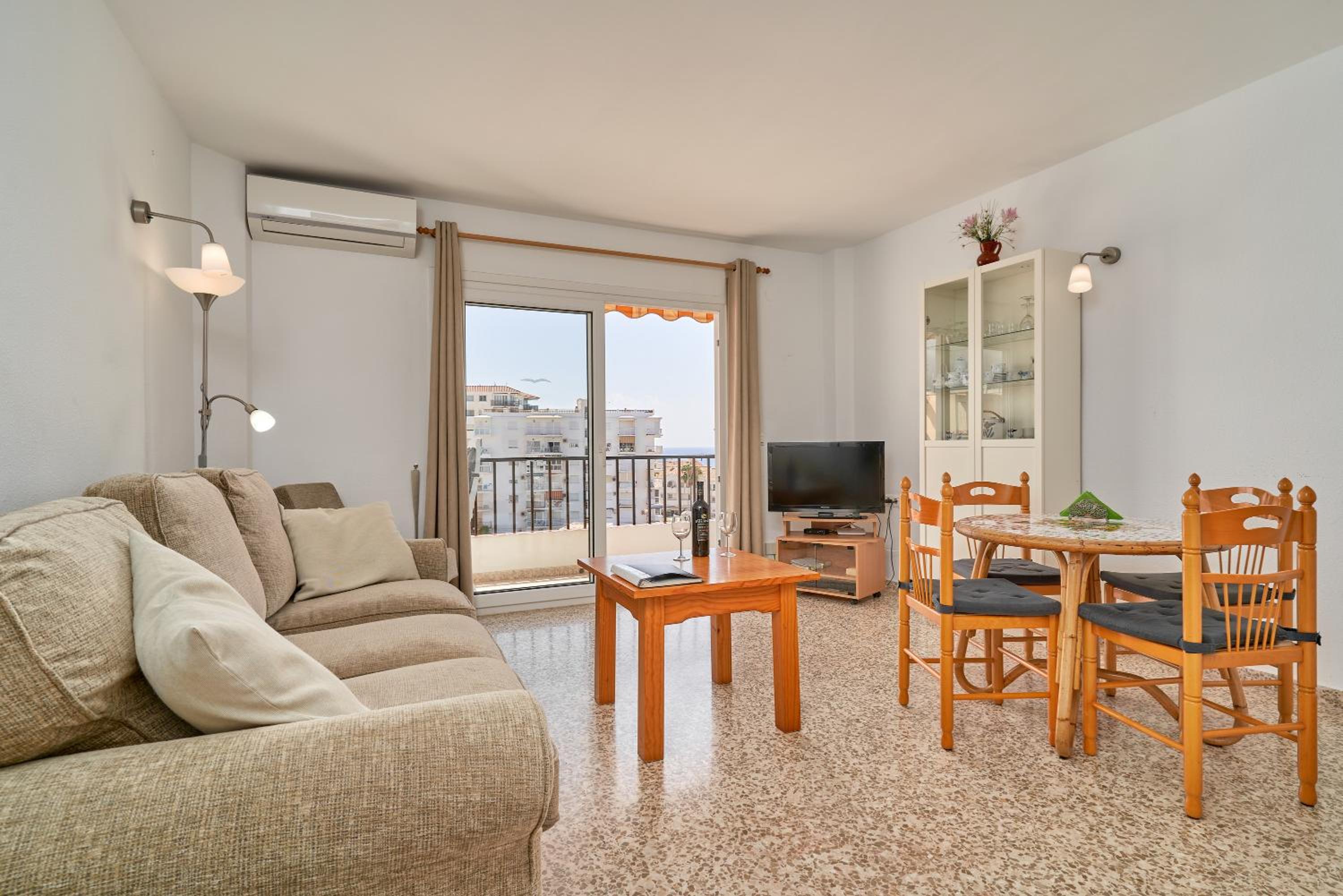 Apartamento de un dormitorio superior con balcón