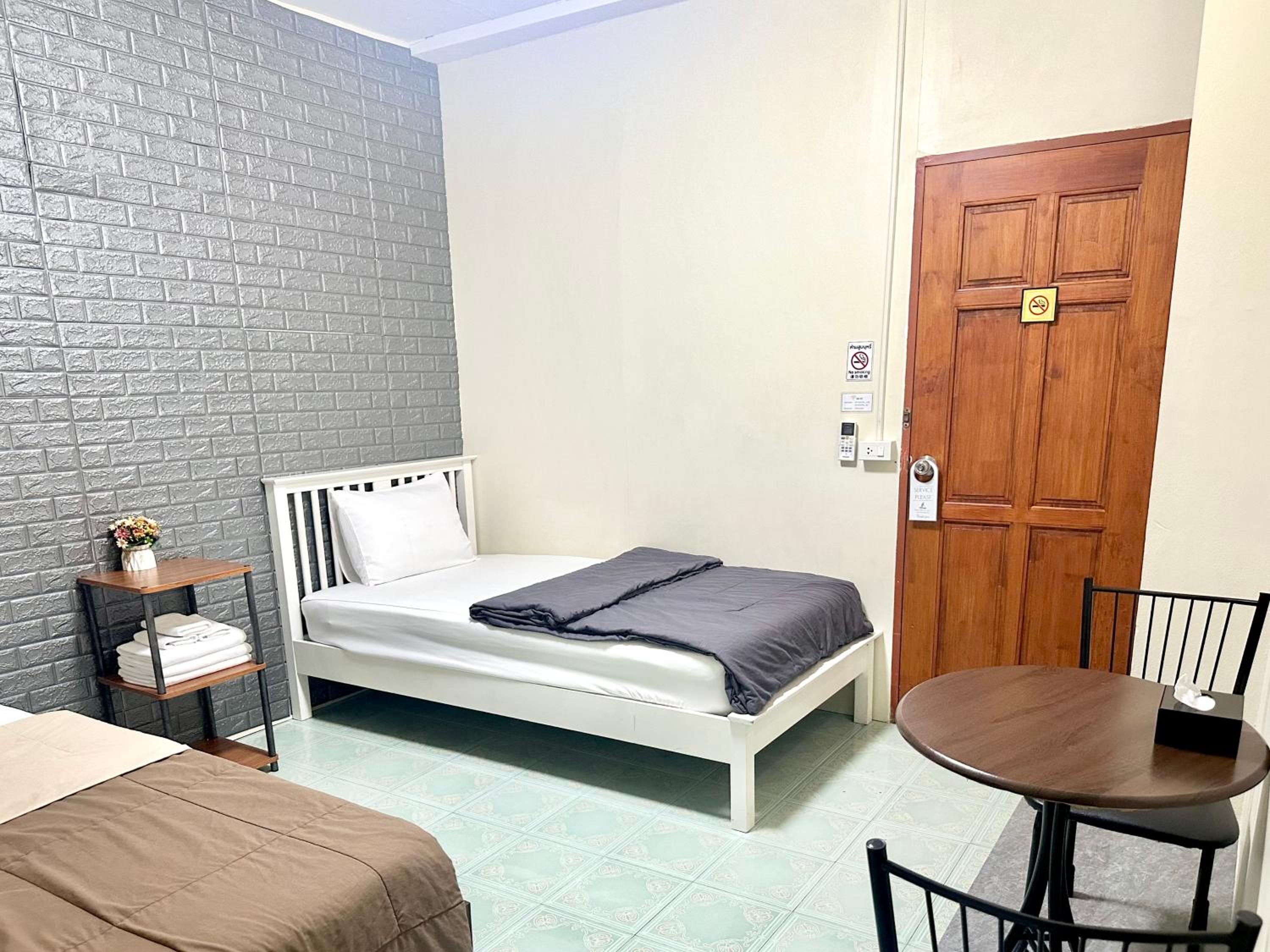 Budget Triple Room - Photo 6