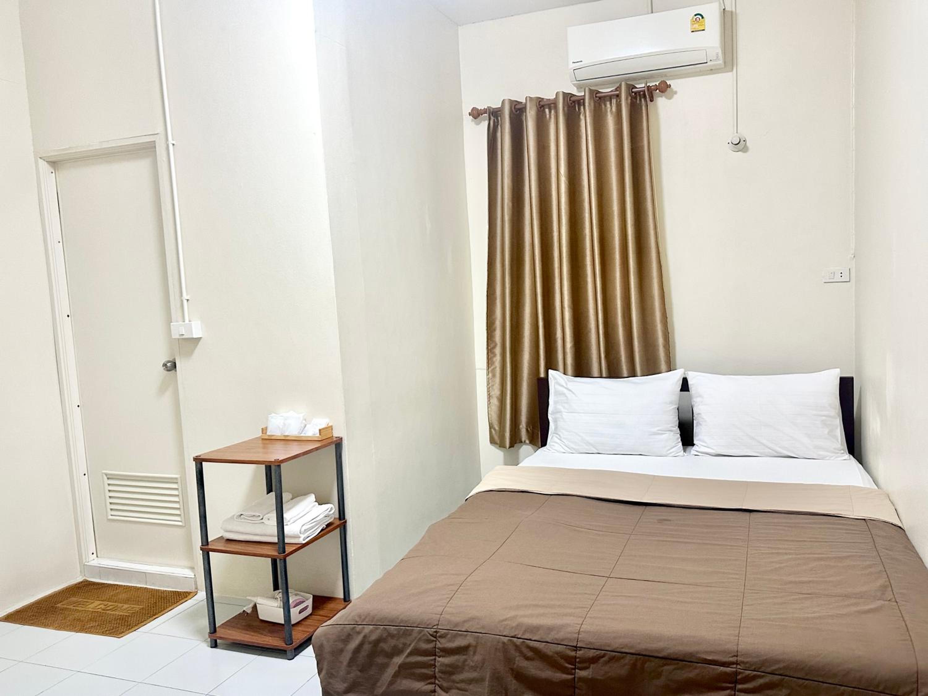 Standard Queen Room - Photo 5