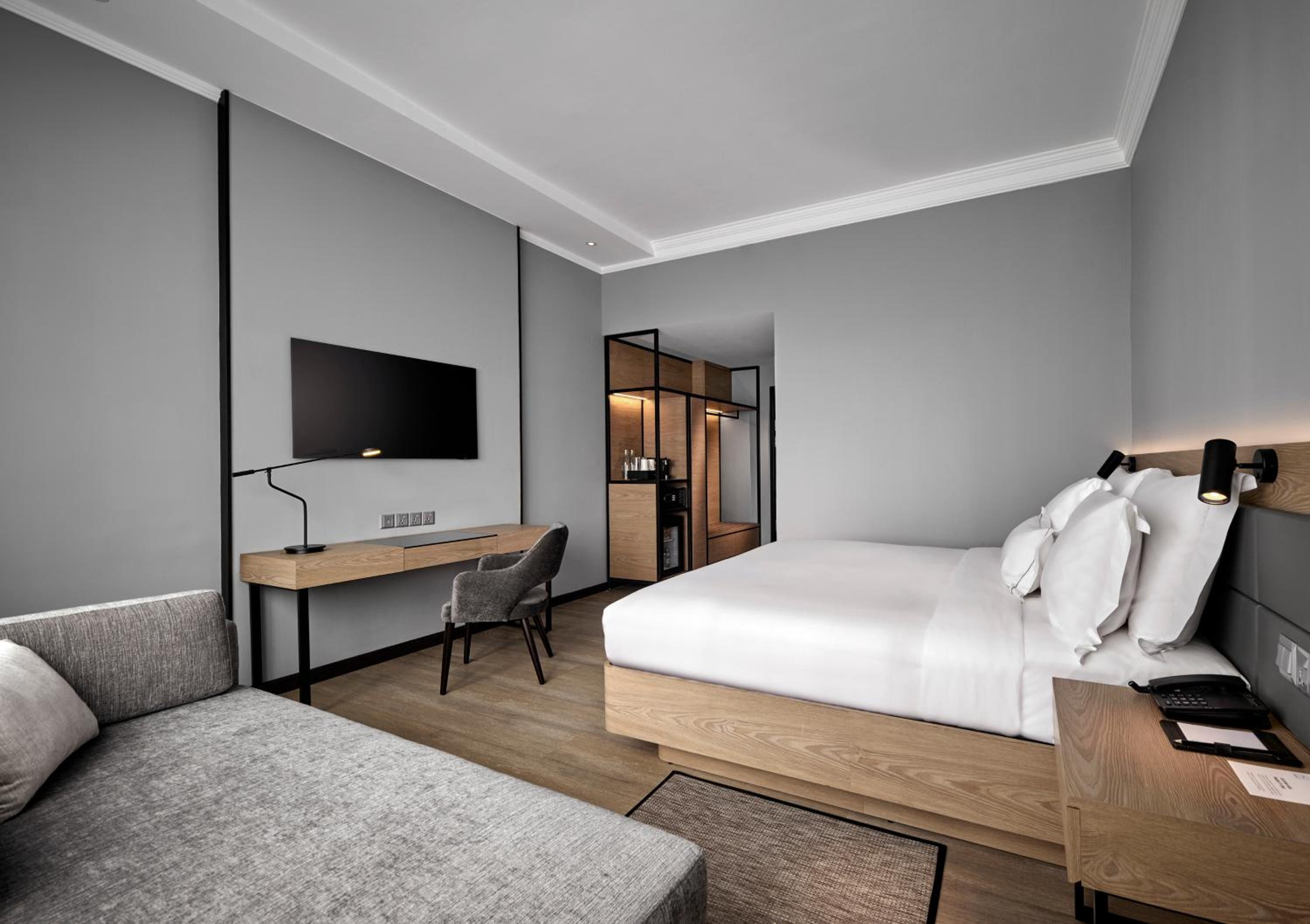 Prime Deluxe King Room with Sofa Bed photo 2