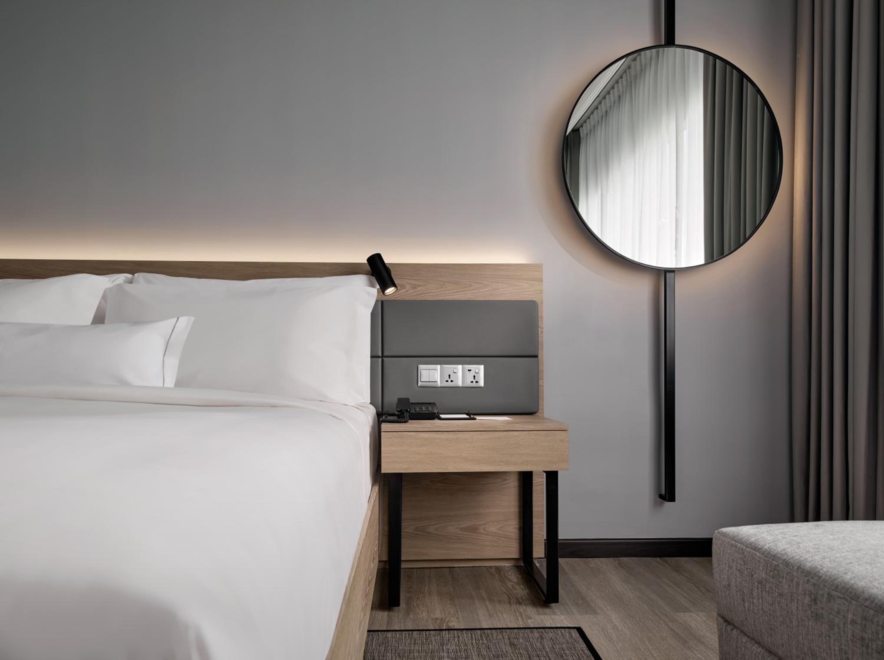 Deluxe King Room - Photo 2
