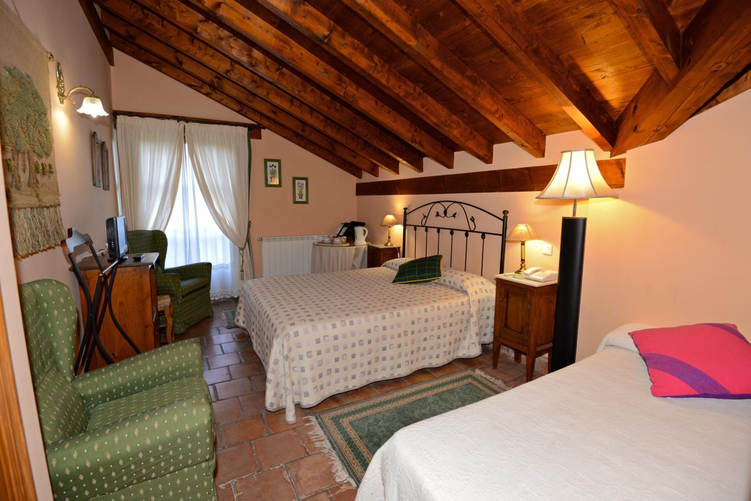 Double or Twin Room photo 3