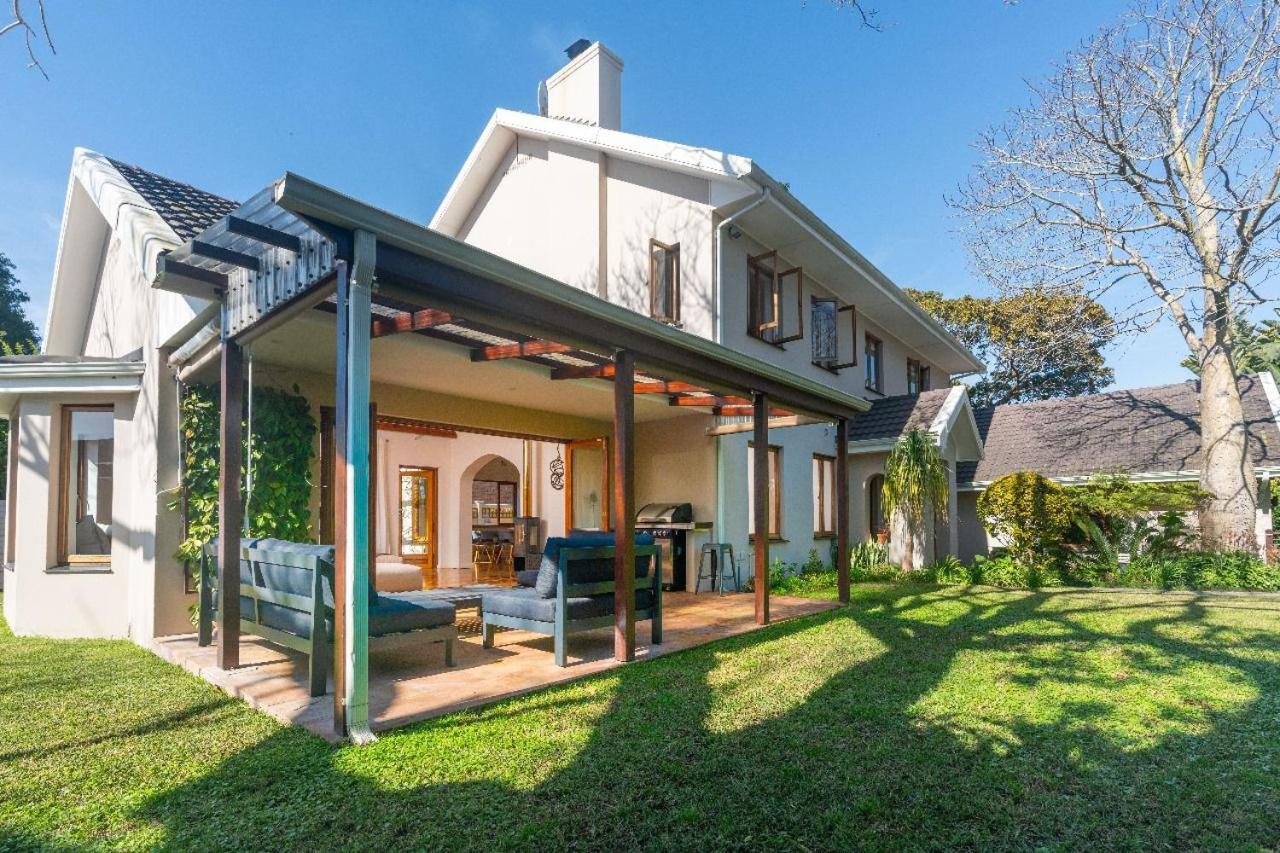 Three-Bedroom House photo 2