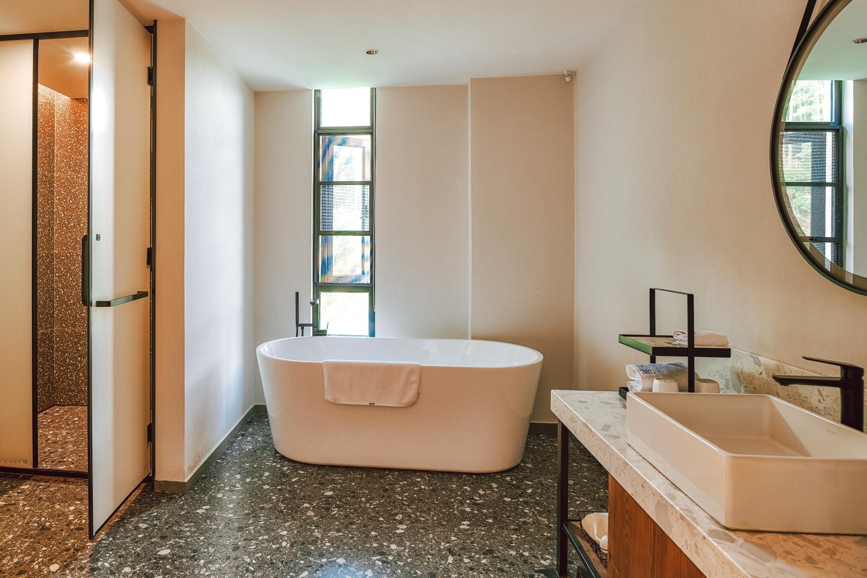 Lake View Suite photo 2