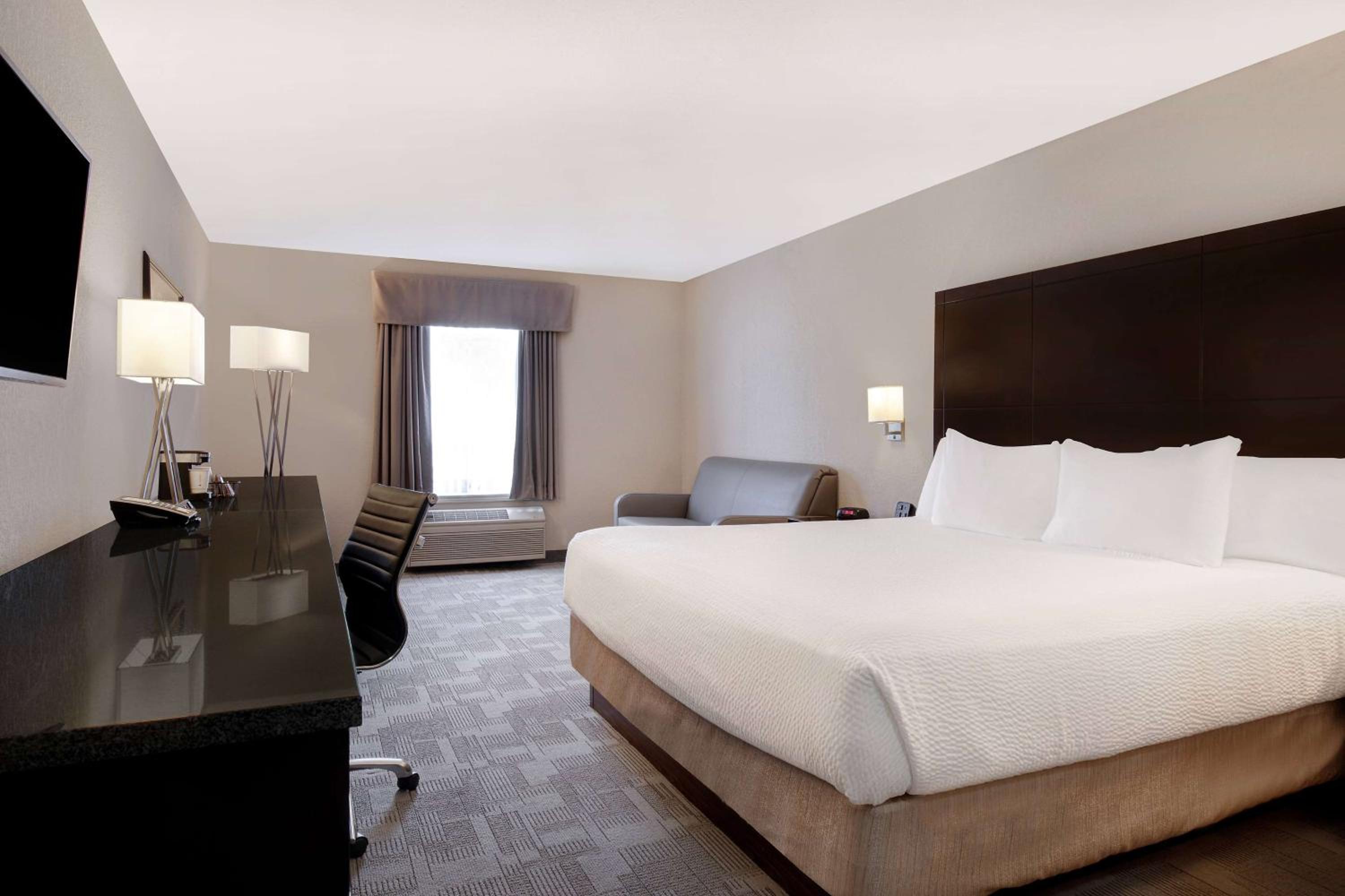 King Room - Non-Smoking - Photo 1