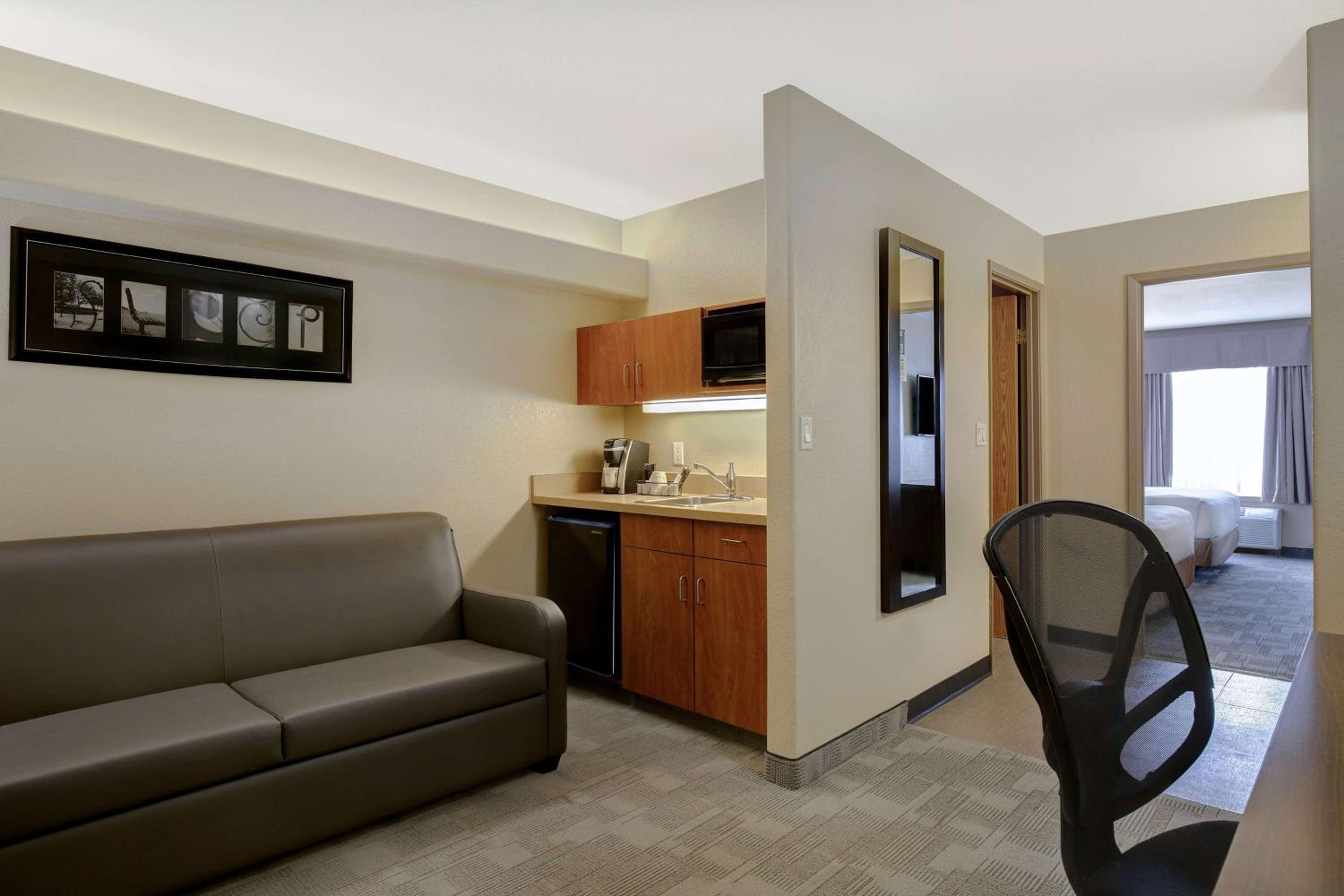 One Bedroom Suite - Non-Smoking - Photo 1