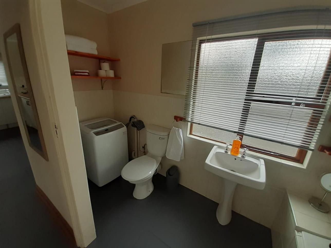 One-Bedroom Apartment photo 3