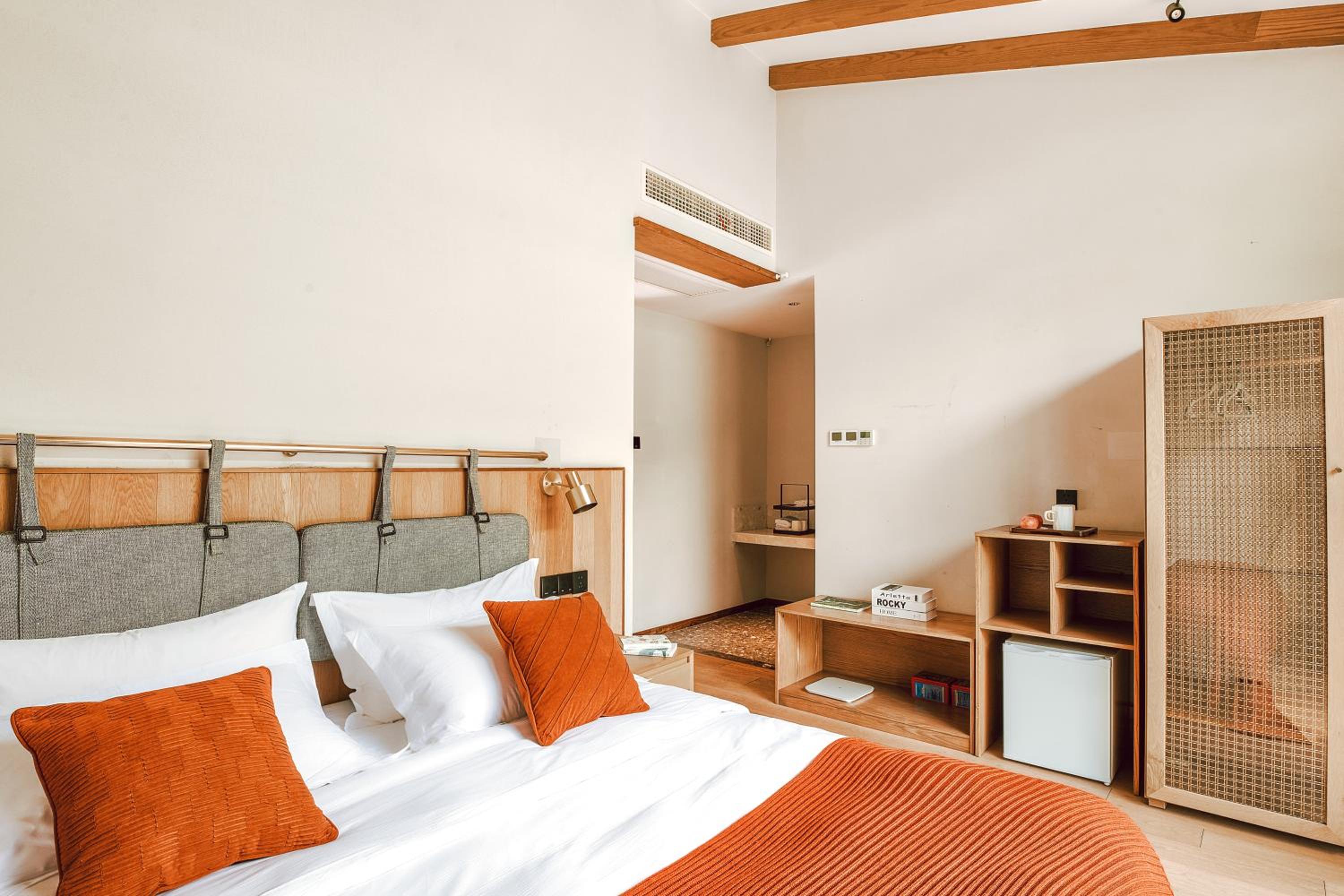 Light Luxury King Room photo 3