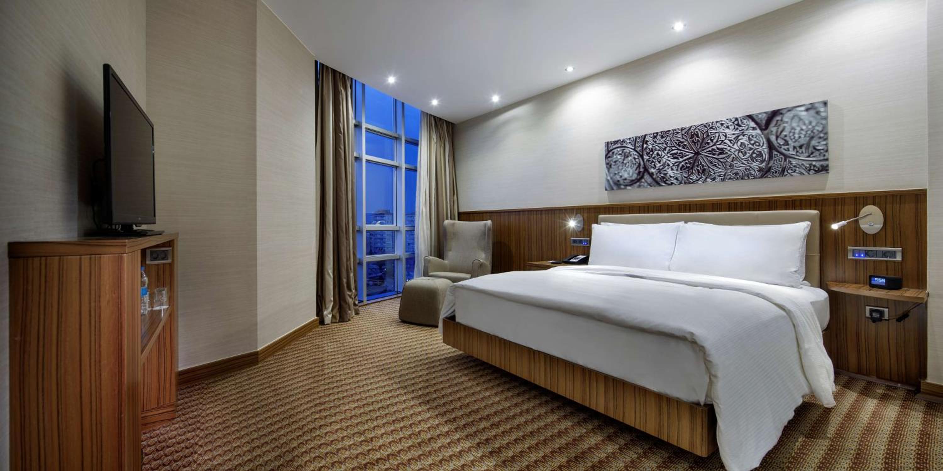 Queen Room - Non-Smoking - Photo 1