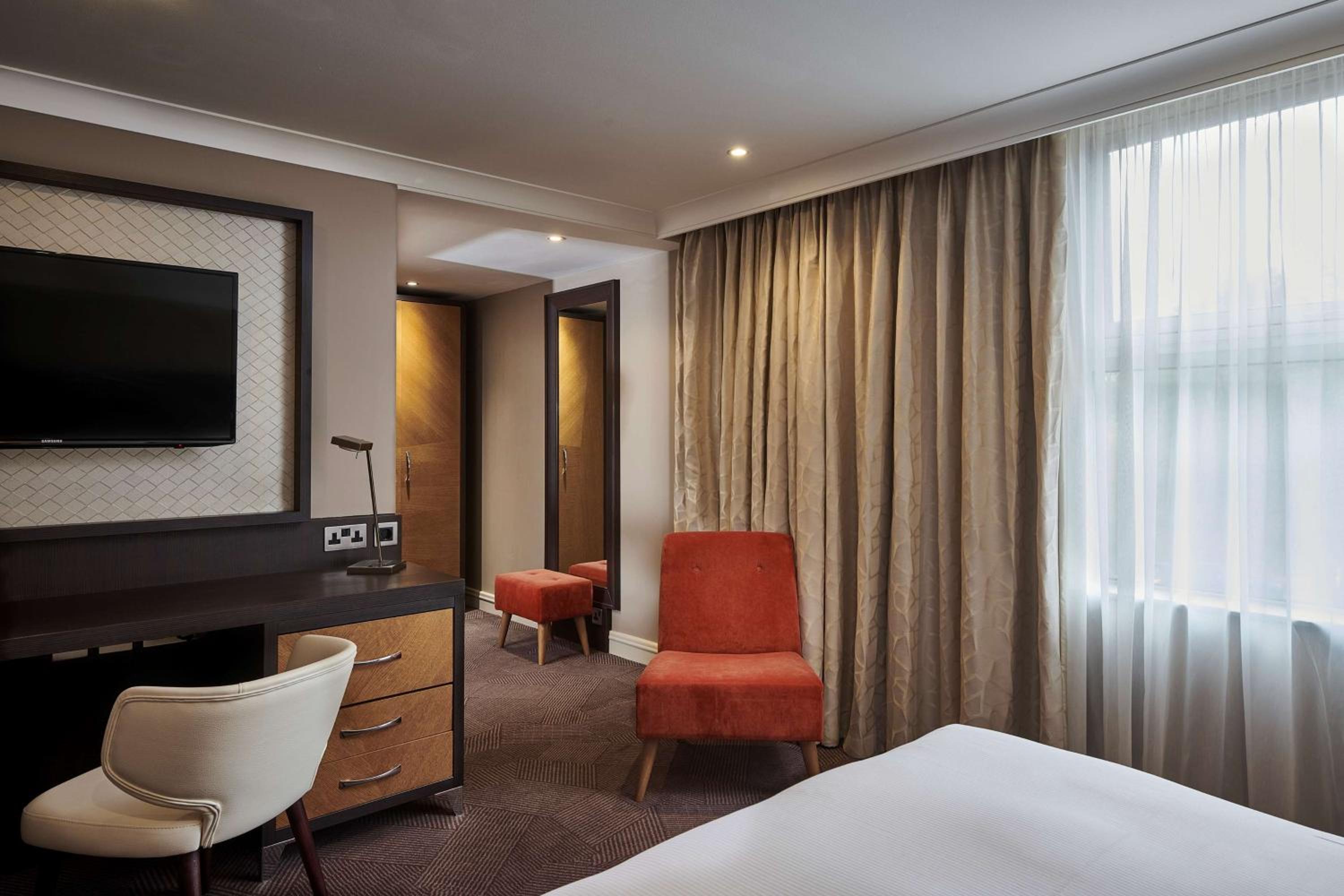 Junior Queen Suite photo 2