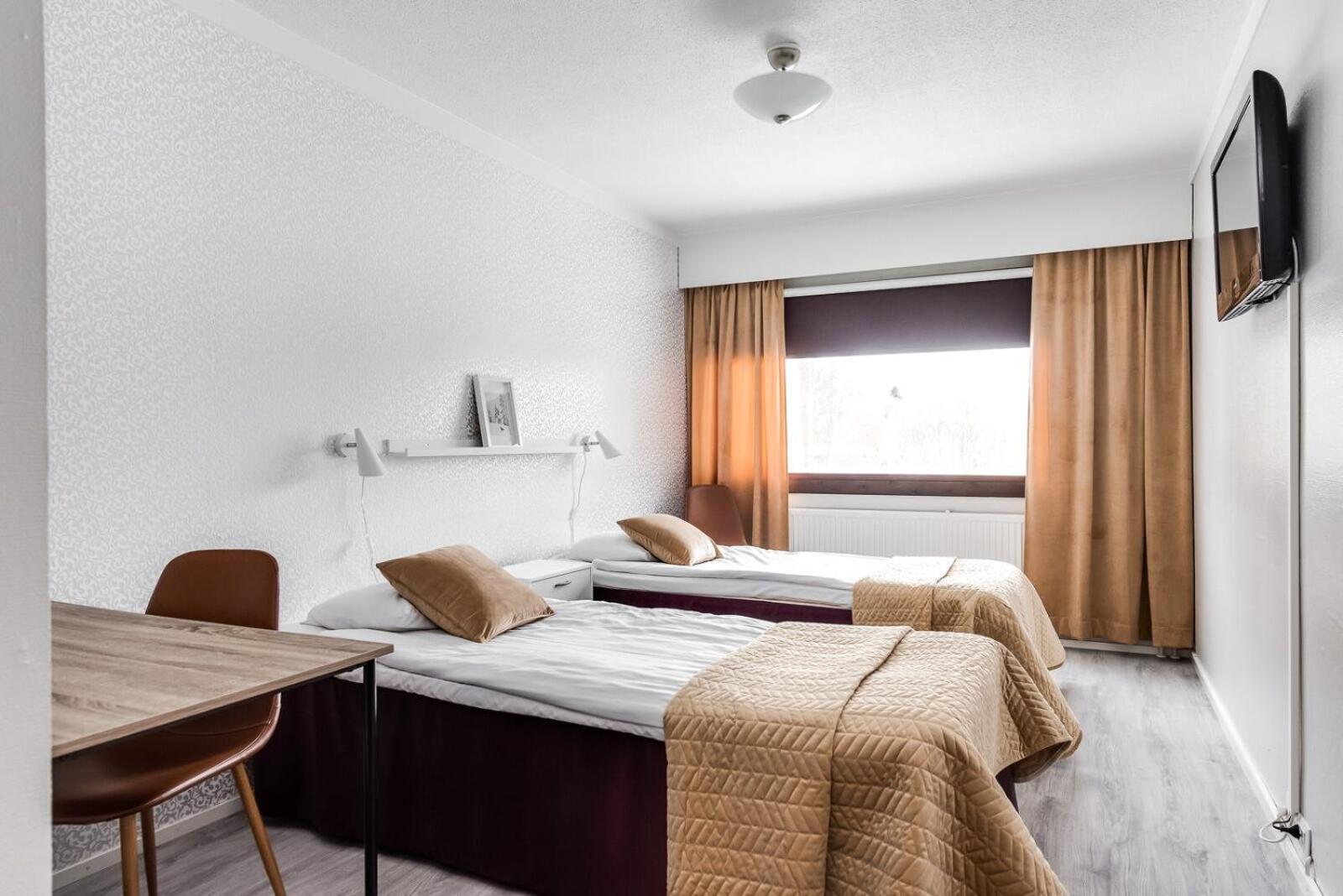 Economy Twin Room - Photo 4