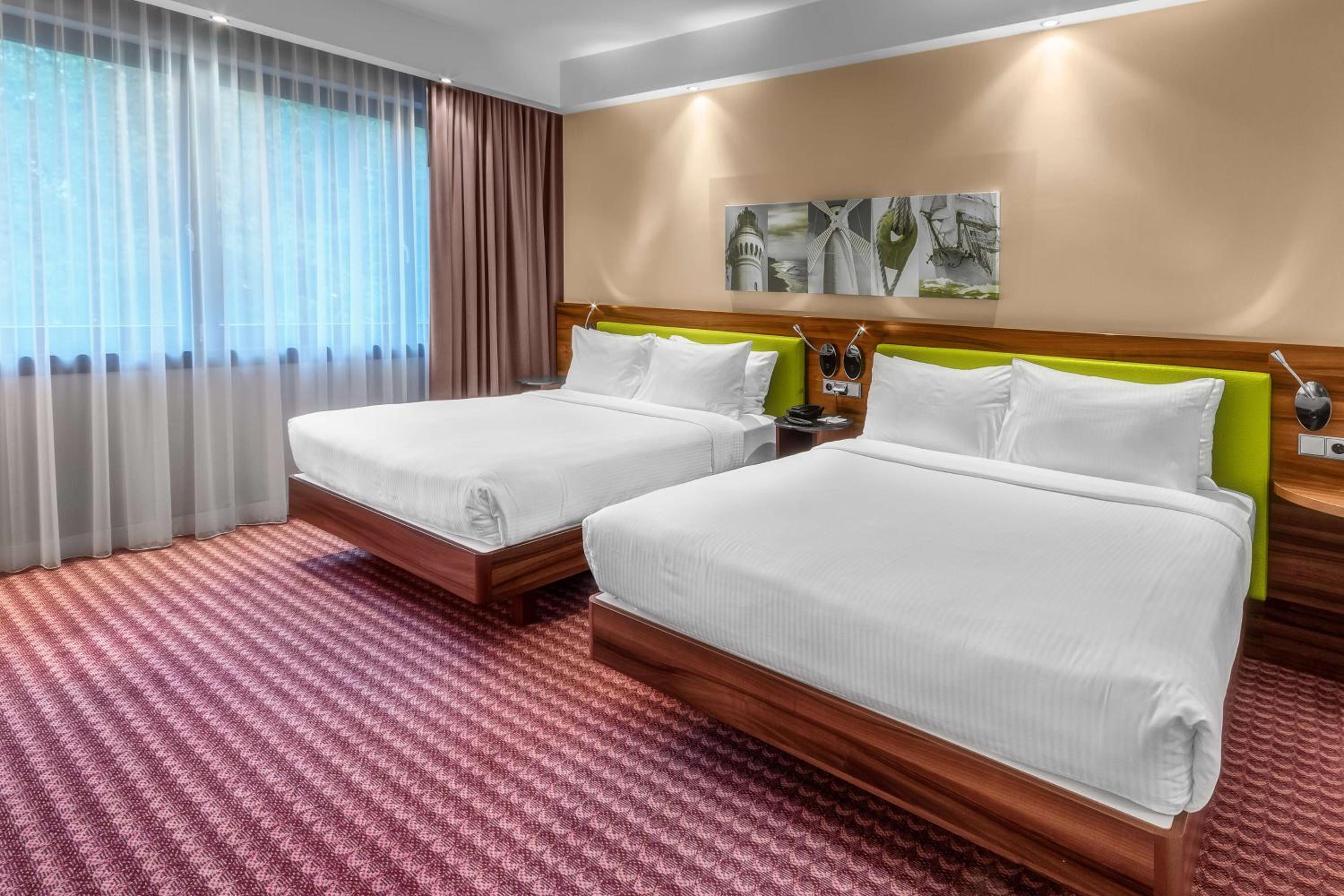 Queen Room with Two Queen Beds - Photo 3