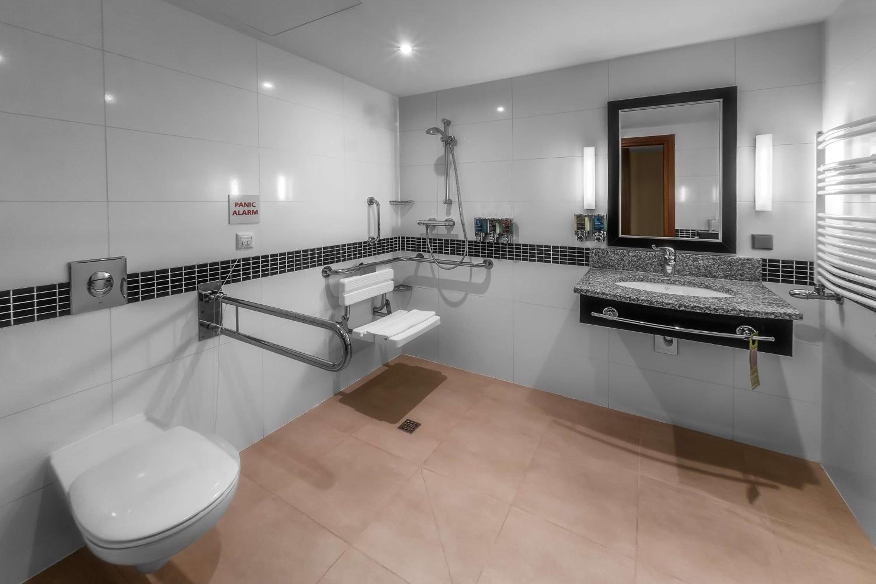 Queen Room - Accessible - Photo 2