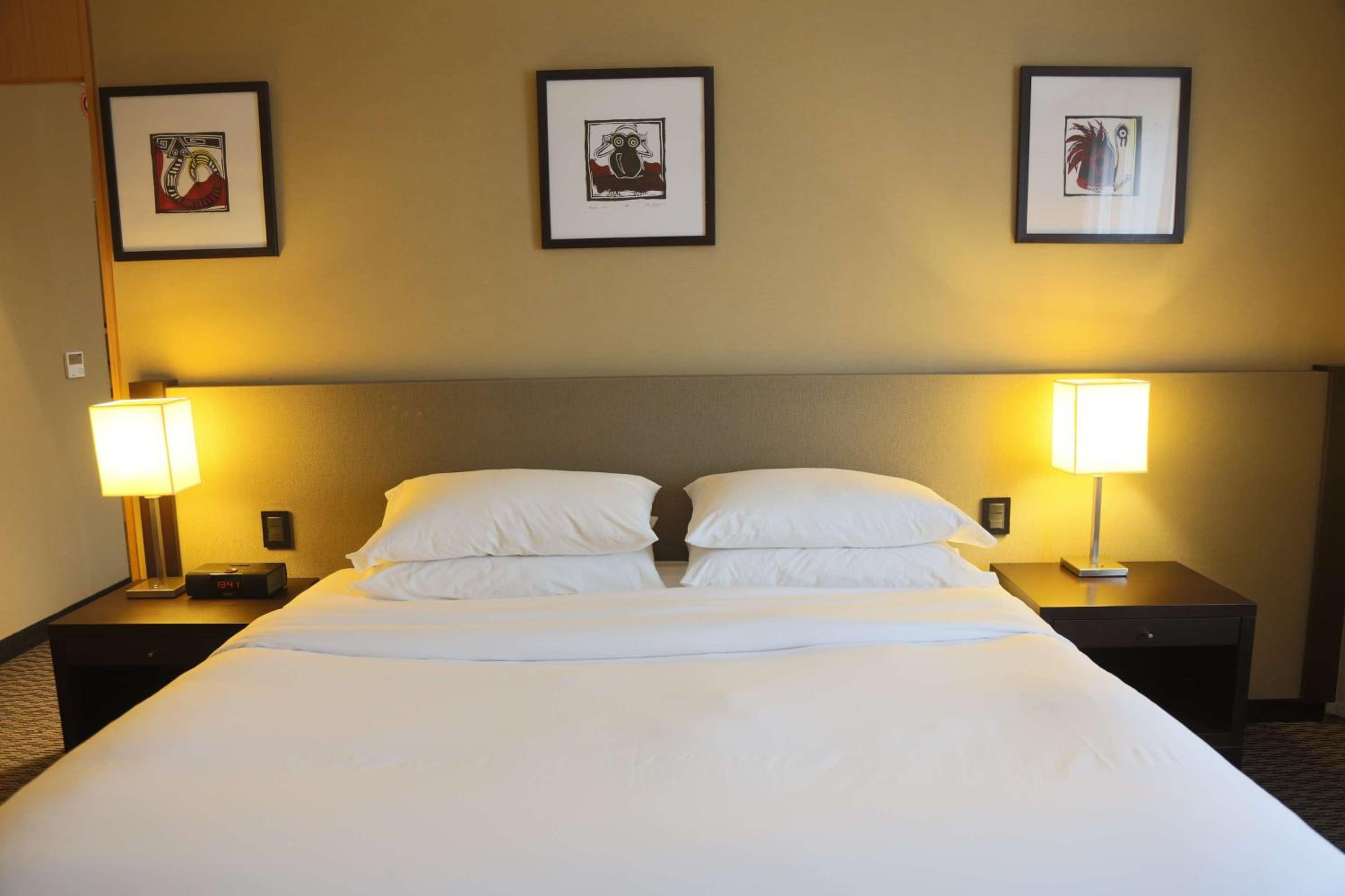 One-Bedroom King Suite photo 2