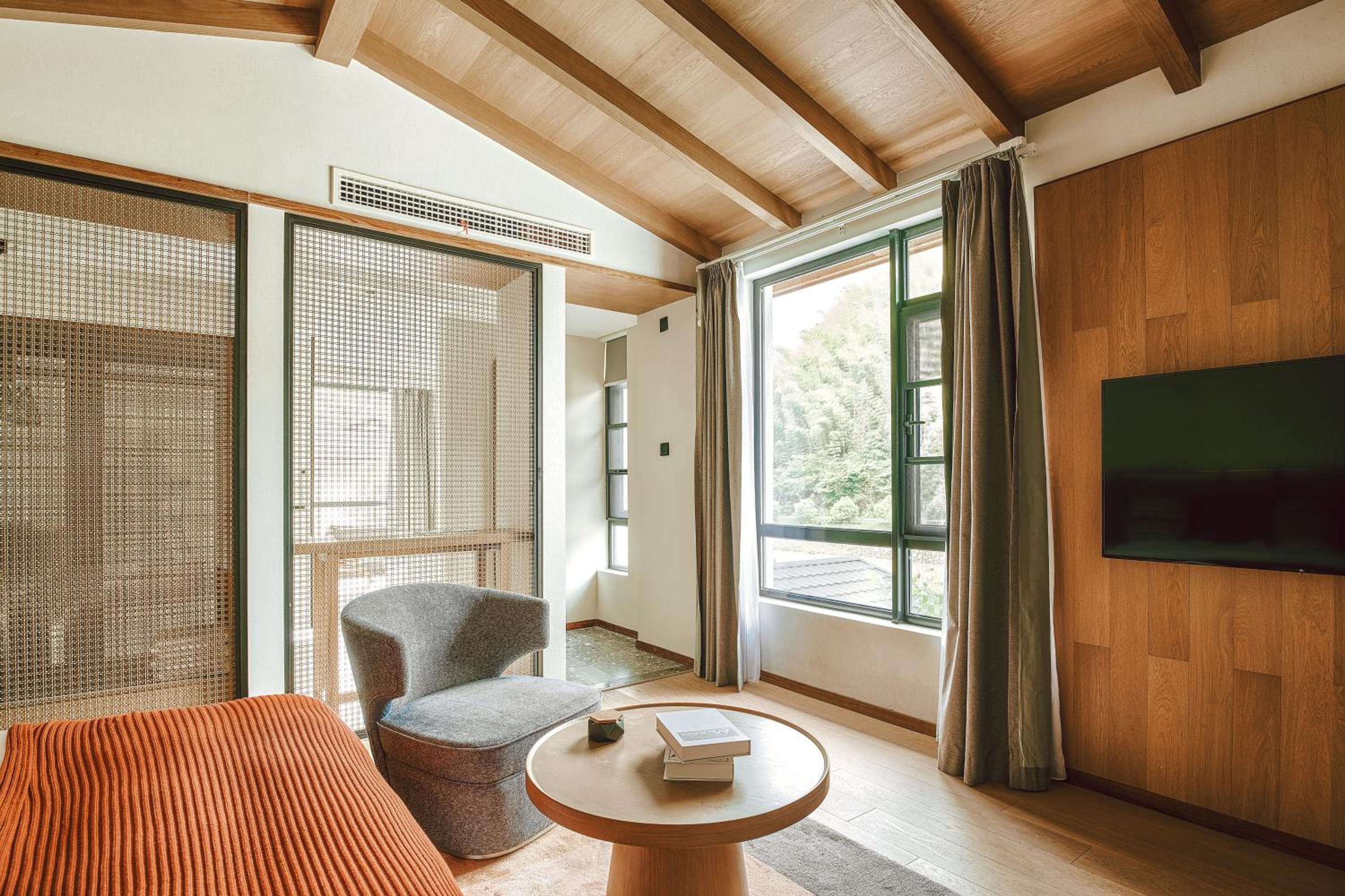 Light Luxury King Room photo 2